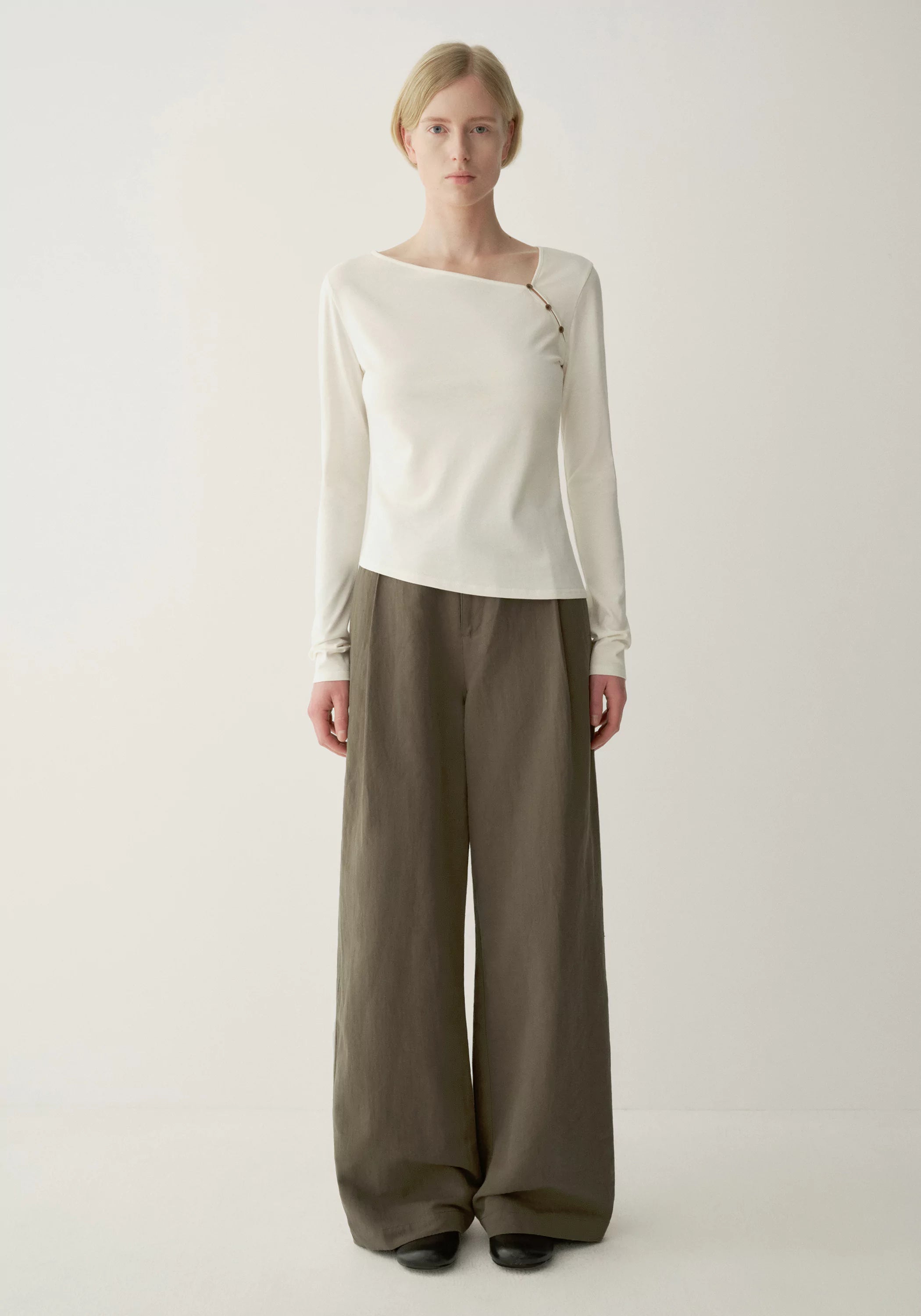 #color_off white