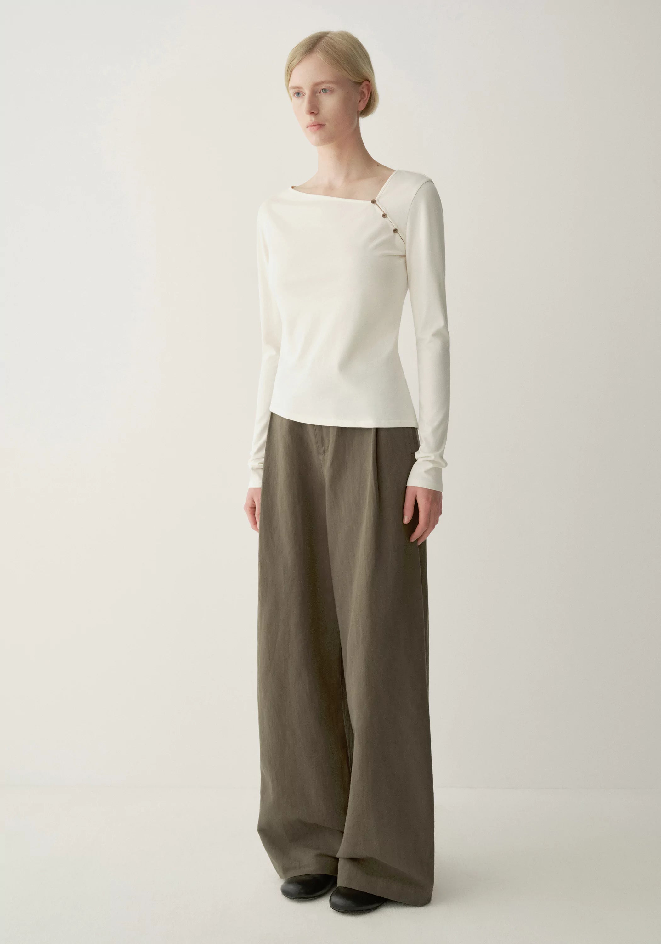 #color_off white