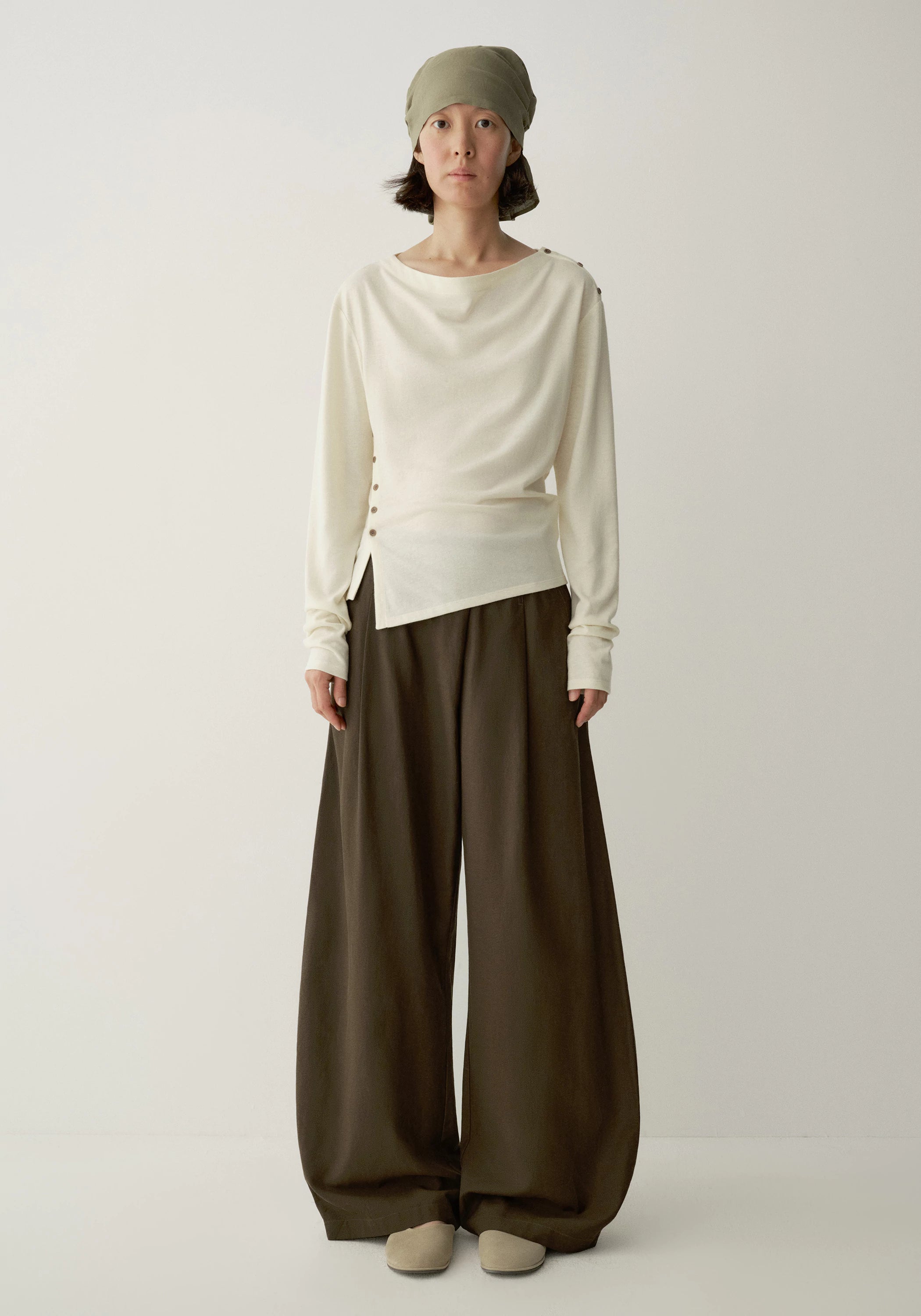 #color_off white