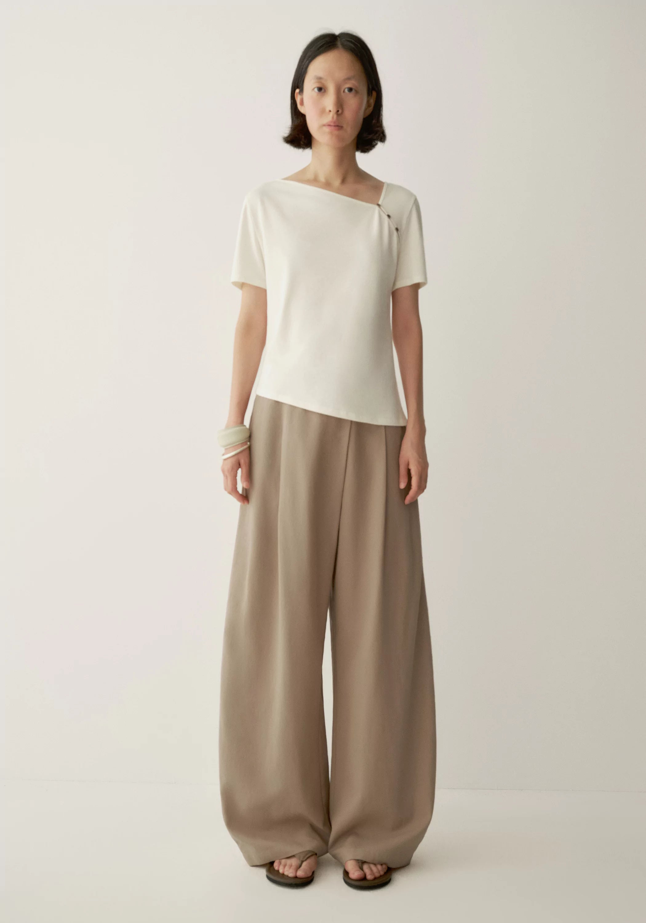 #color_off white