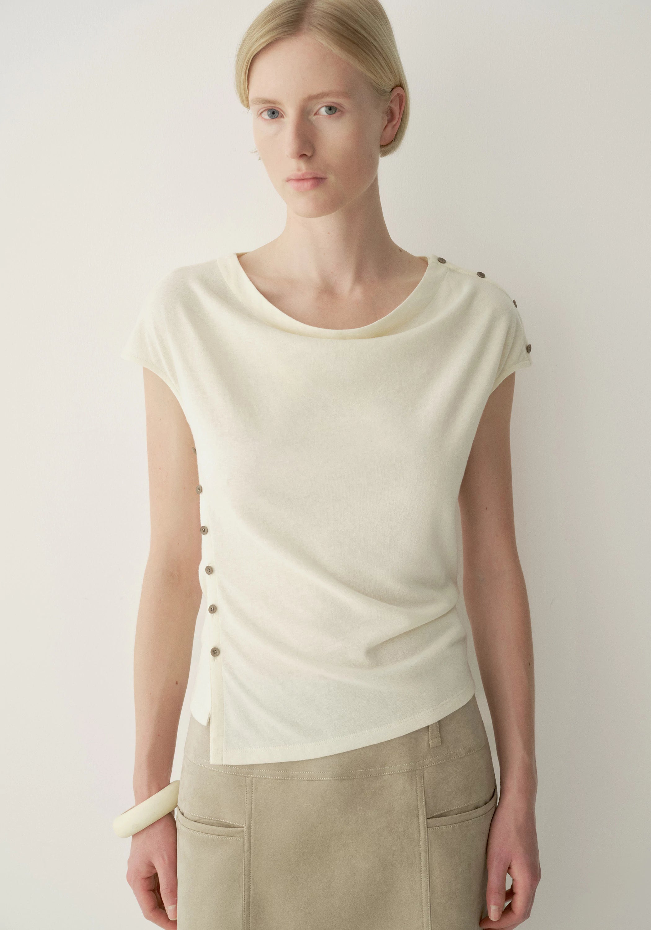 #color_off white