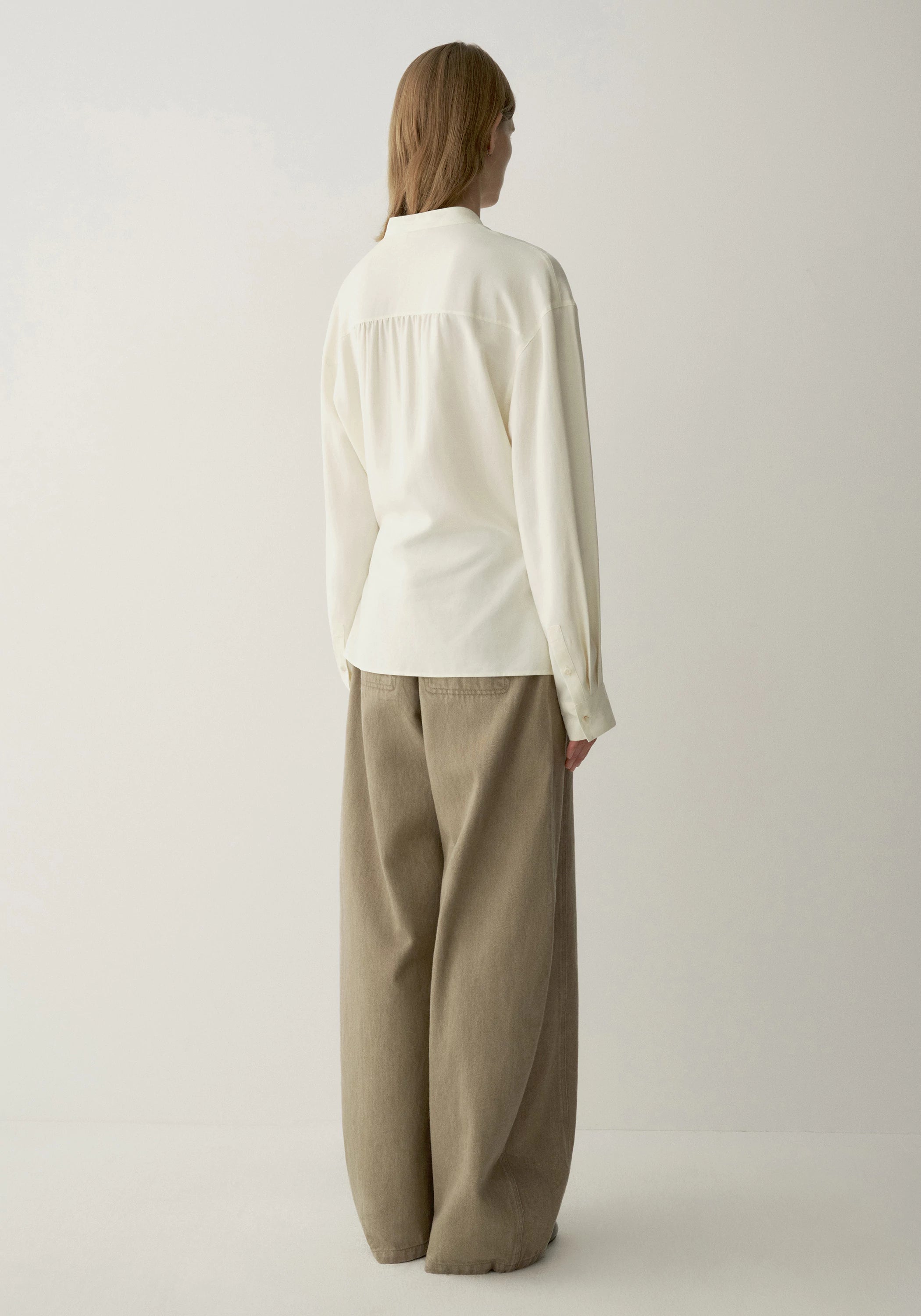 #color_off white