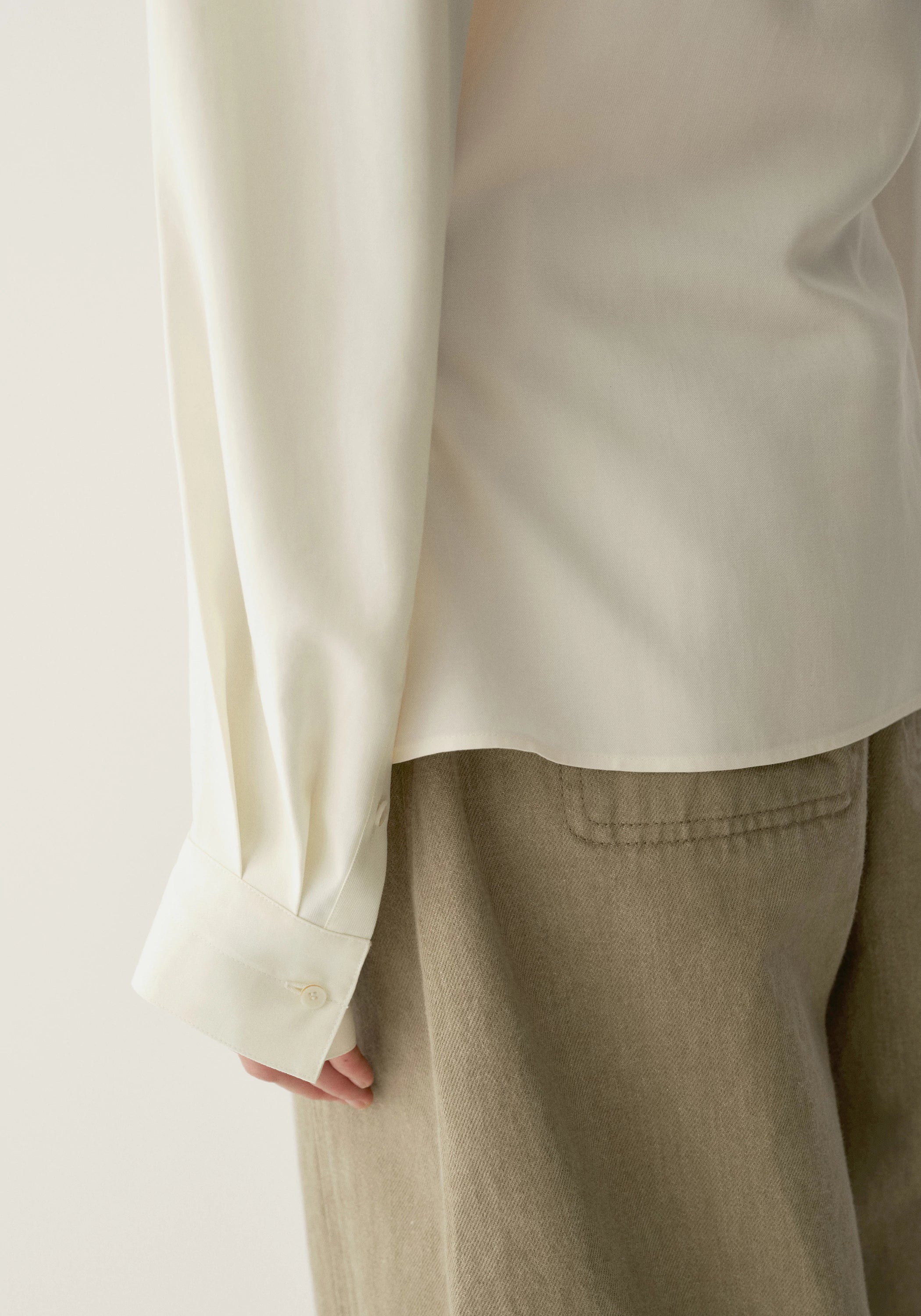 #color_off white