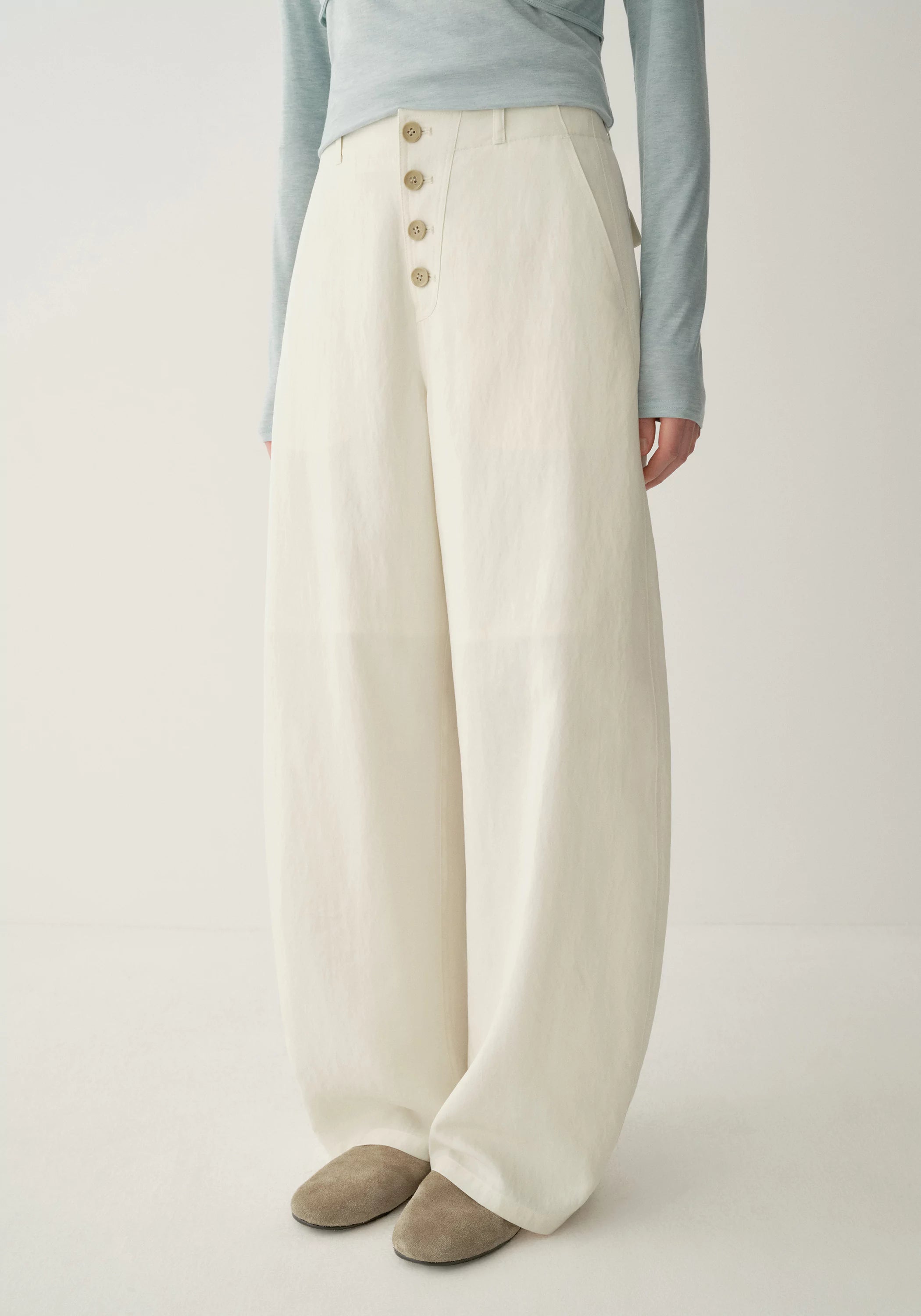 #color_off white