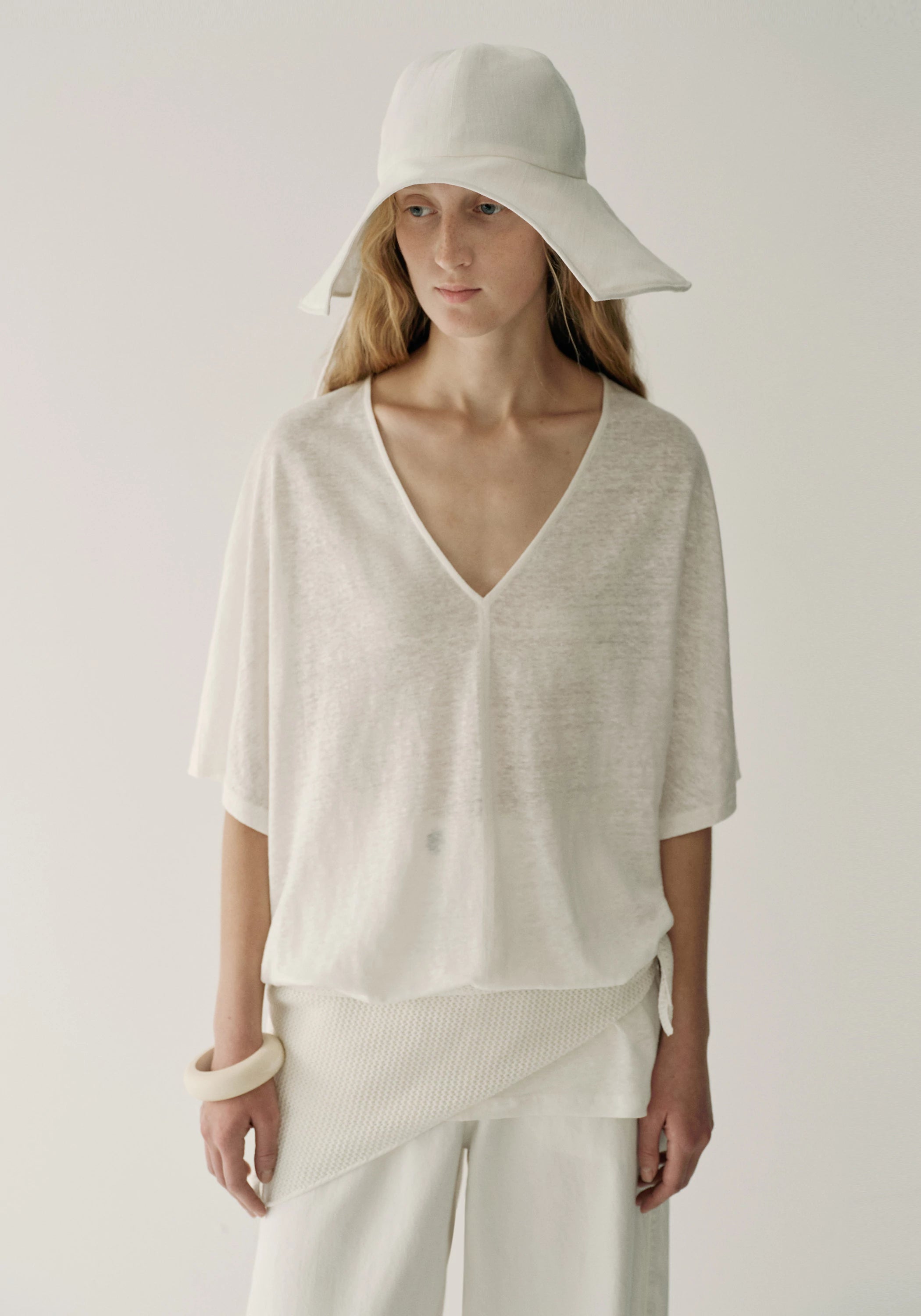 #color_off white