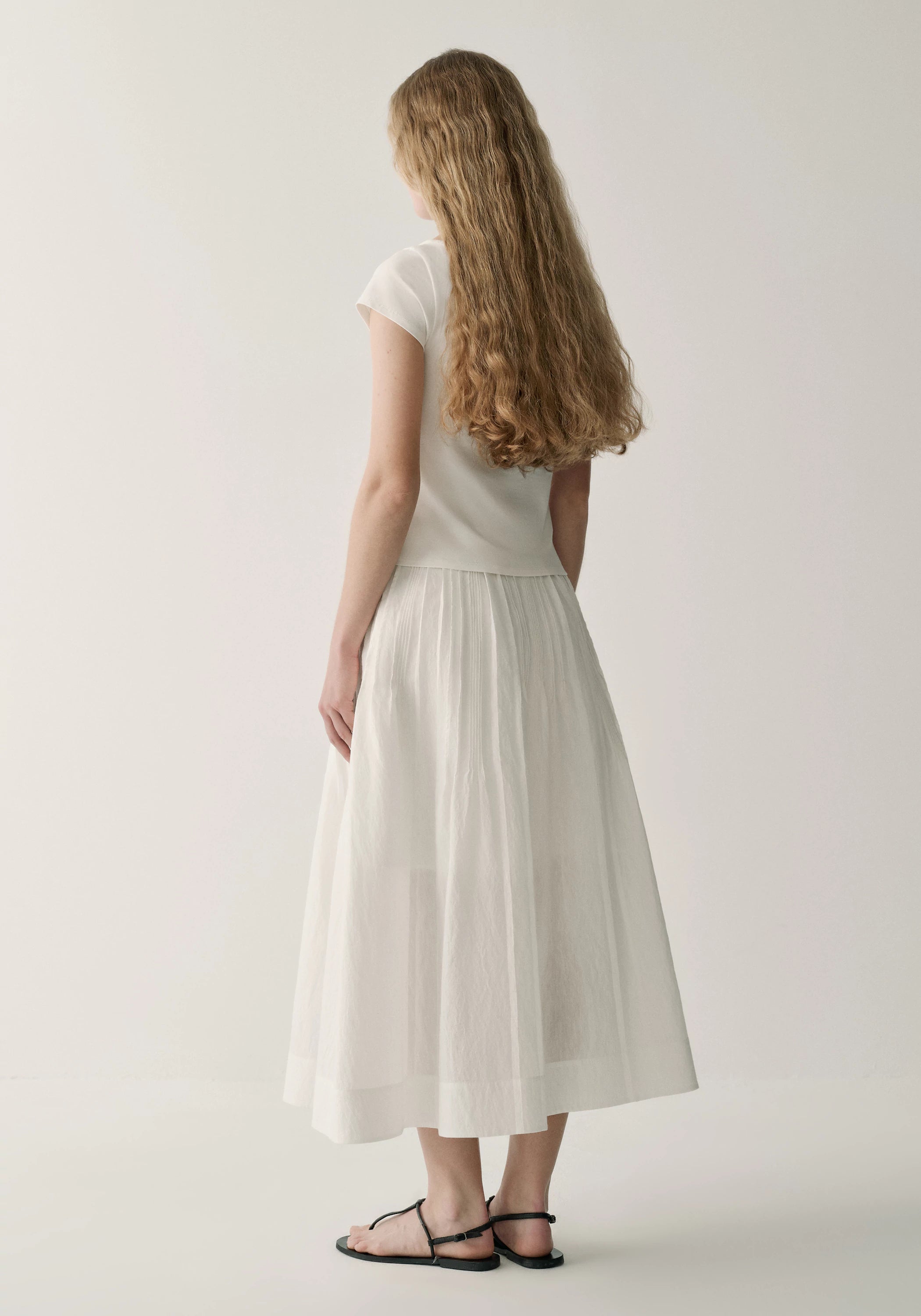 #color_off white