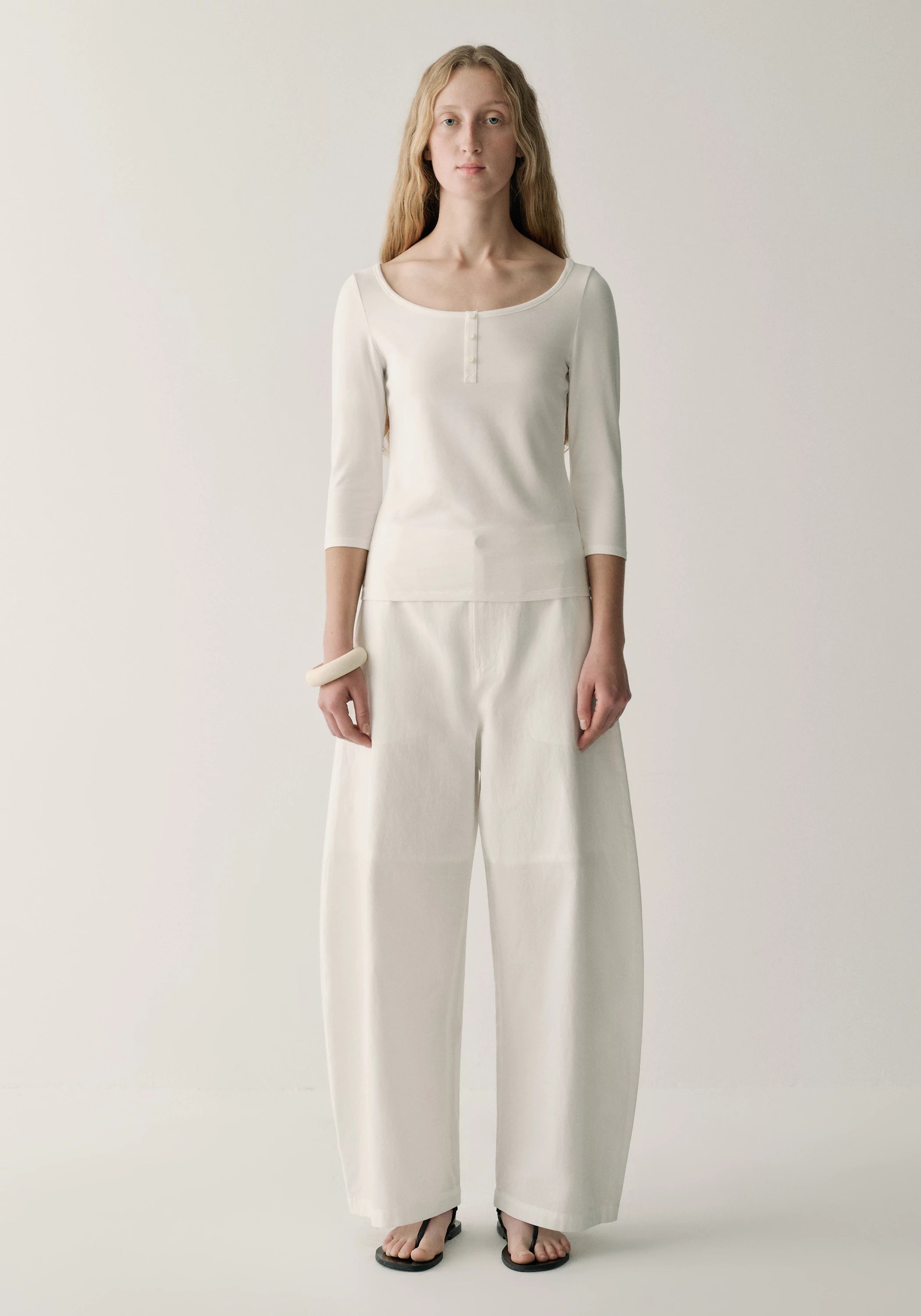 #color_off white