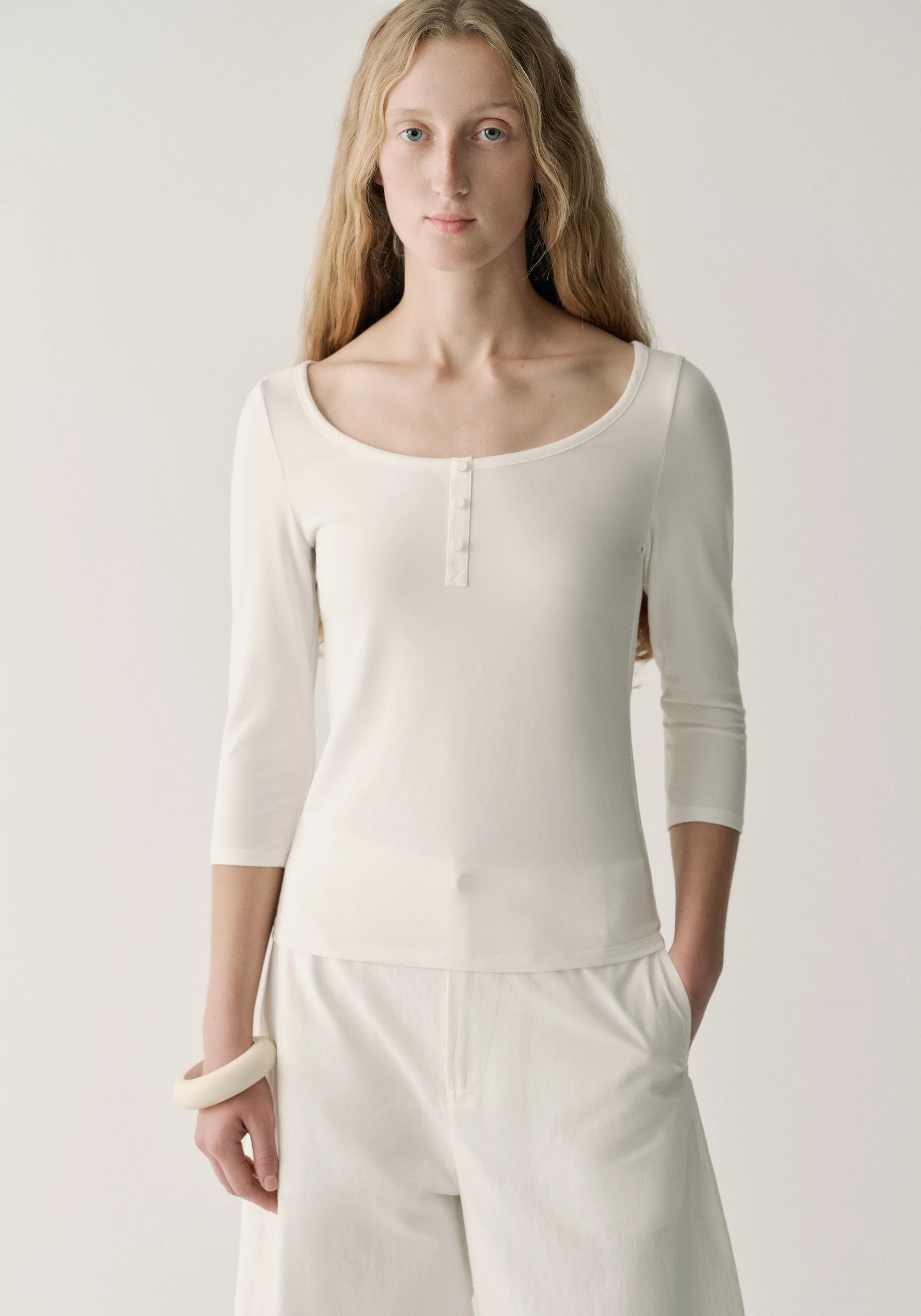 #color_off white