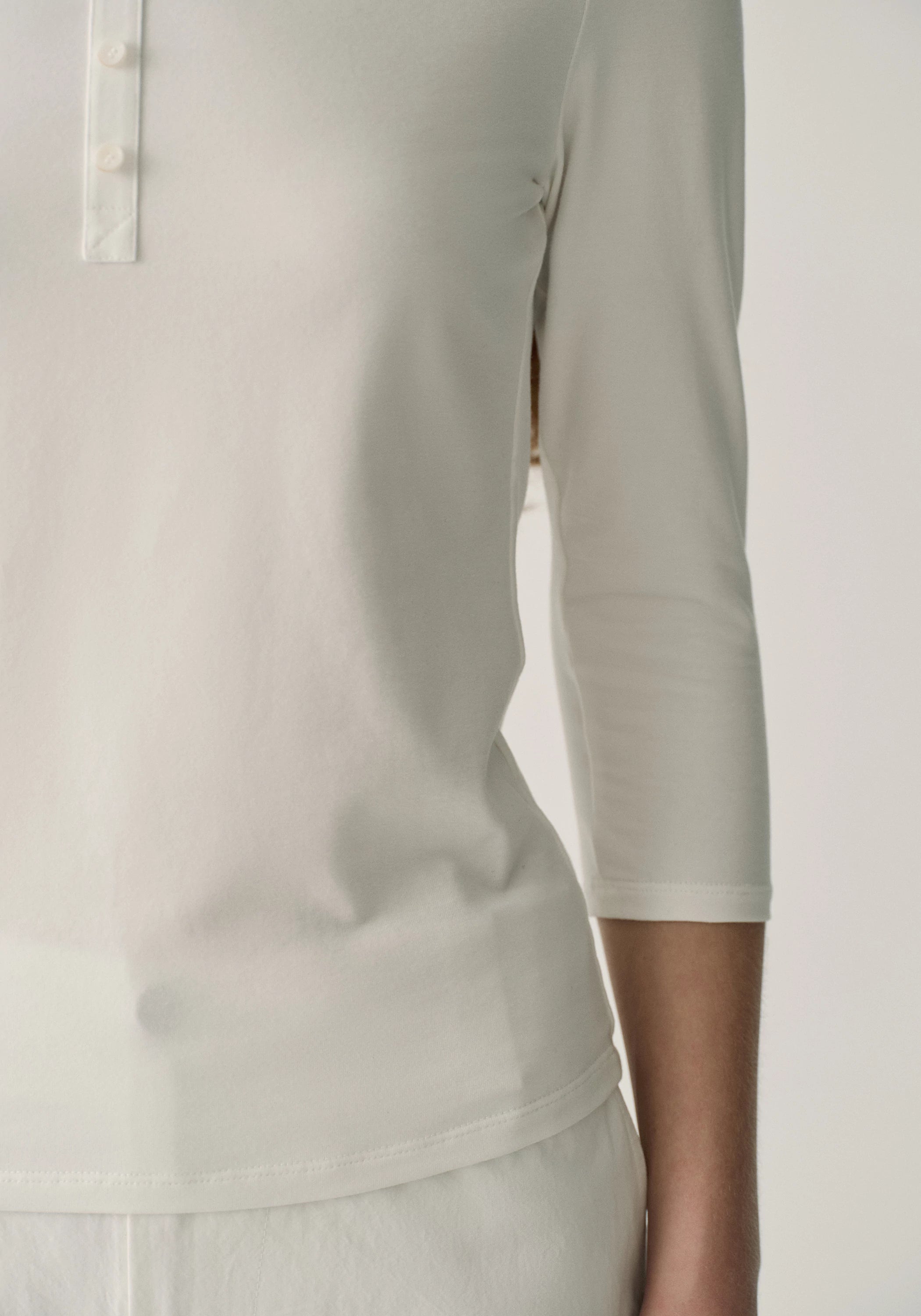 #color_off white