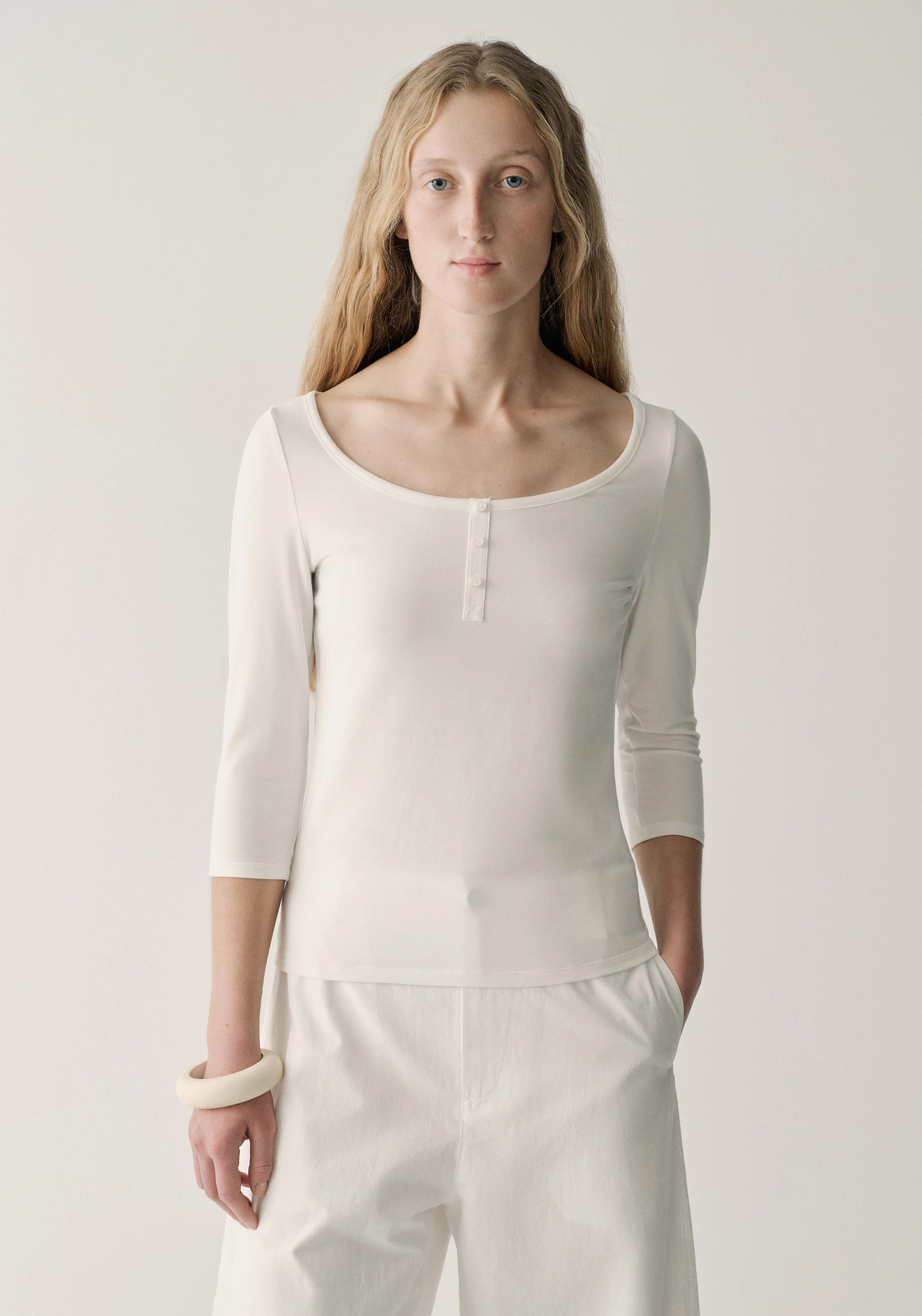 #color_off white