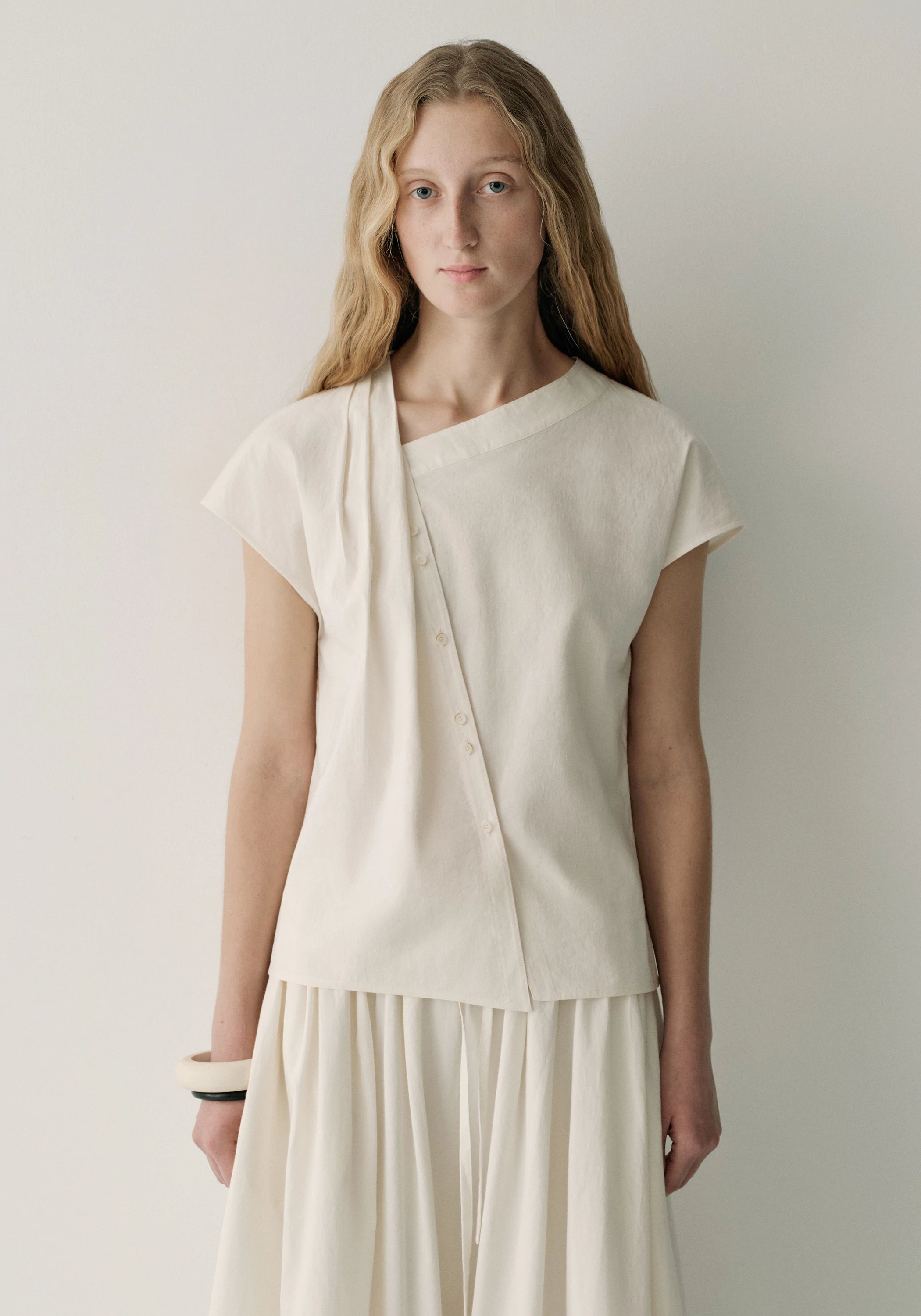 #color_off white