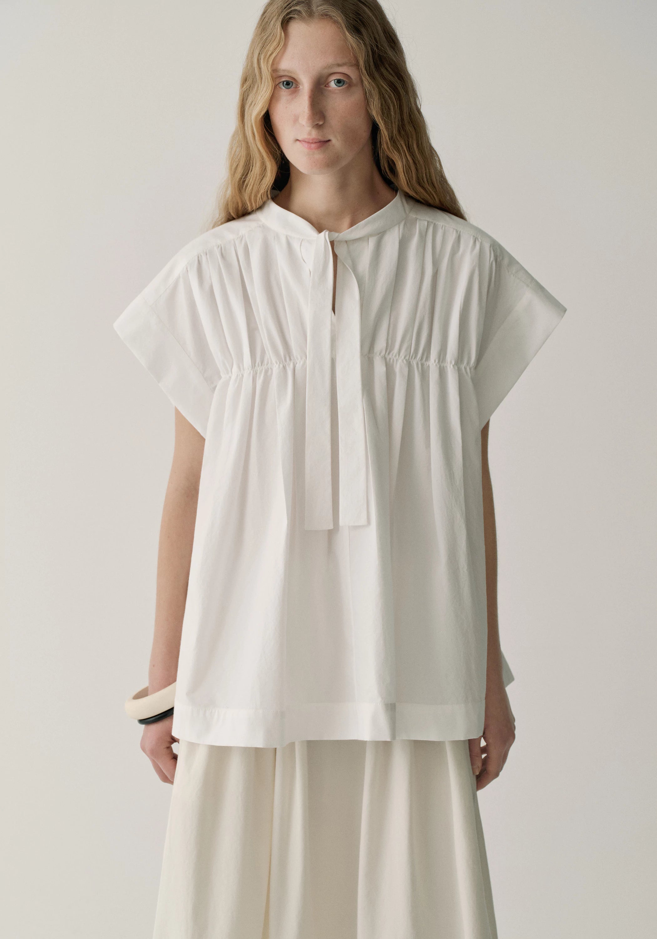 #color_off white