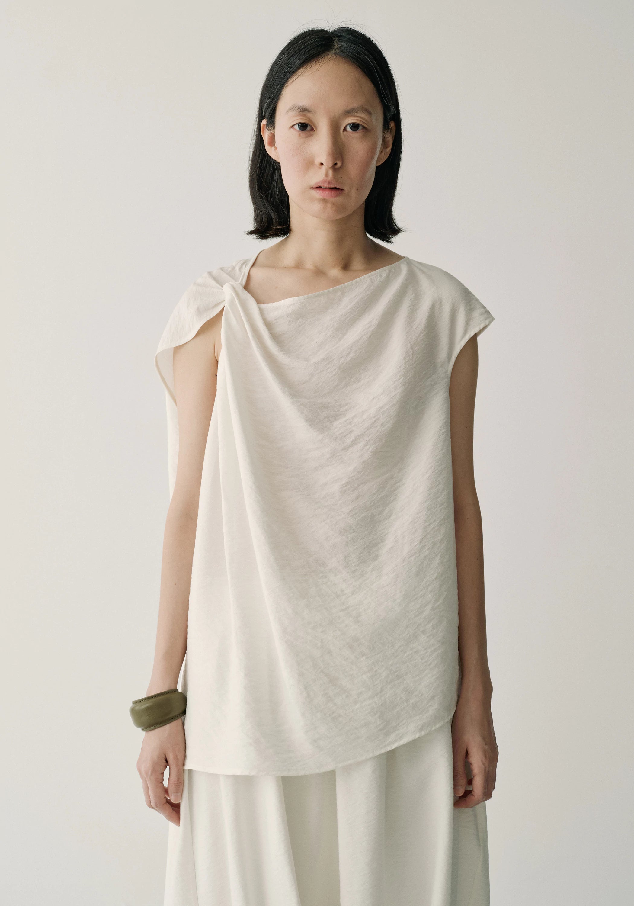 #color_off white