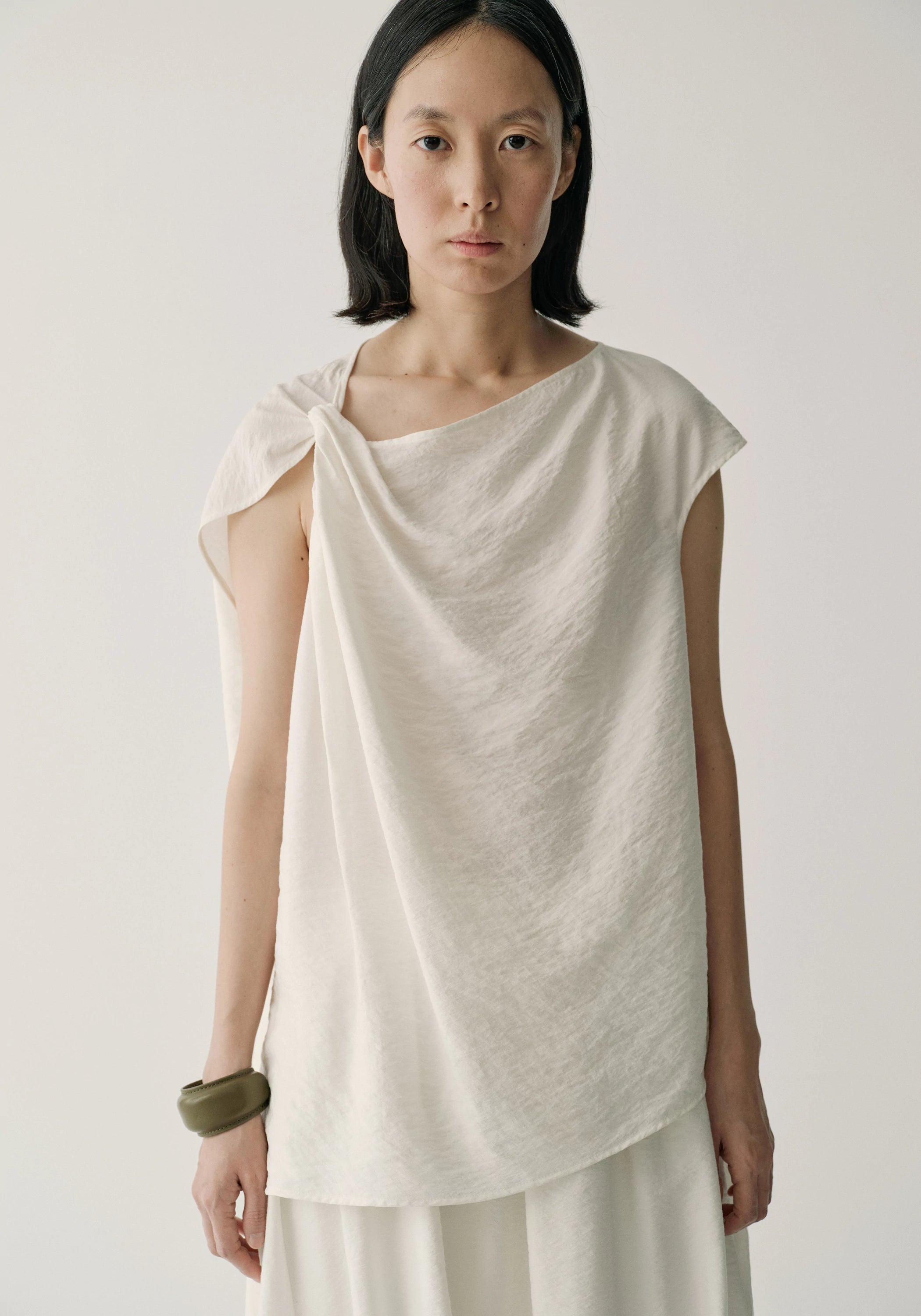 #color_off white