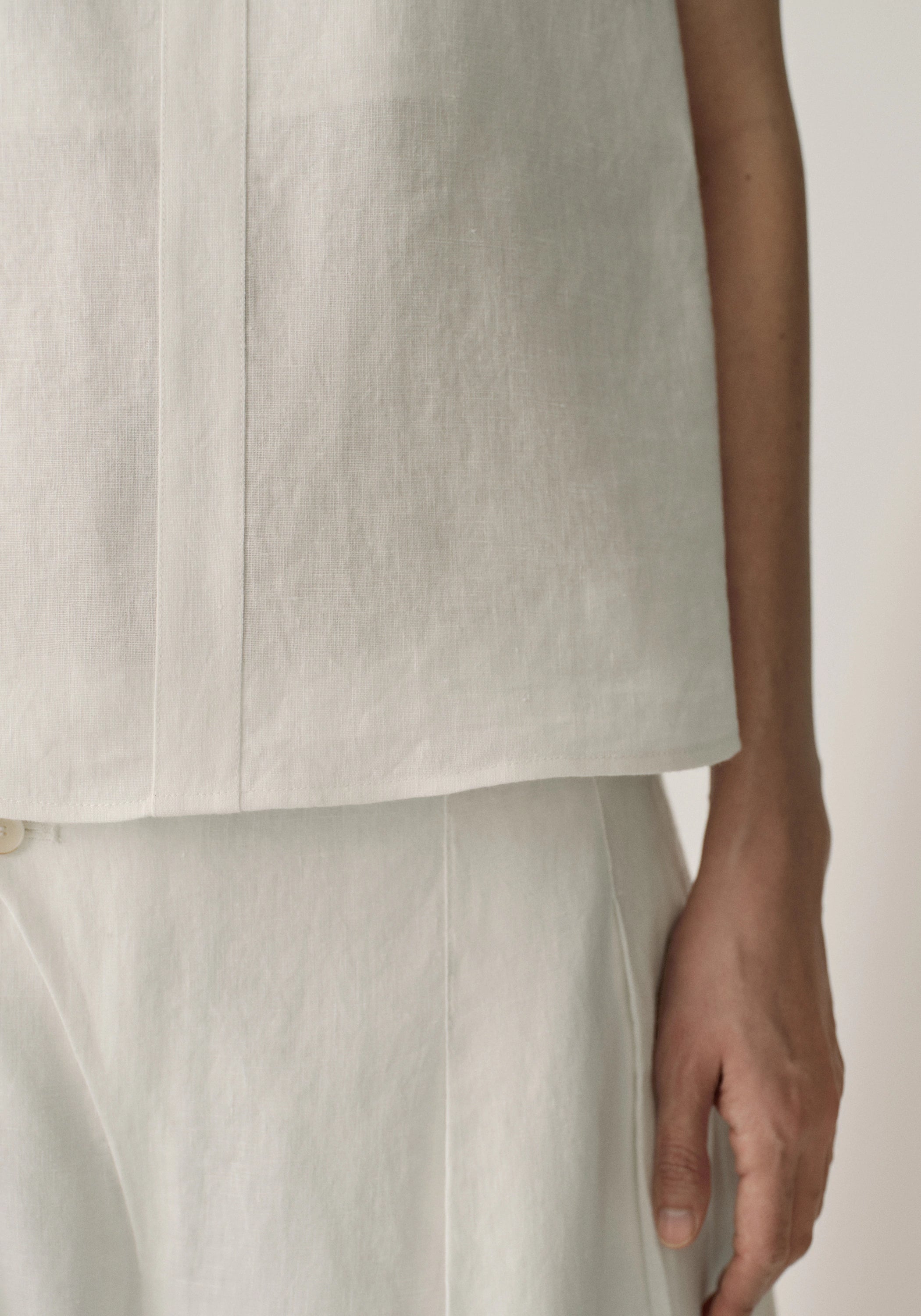 #color_off white