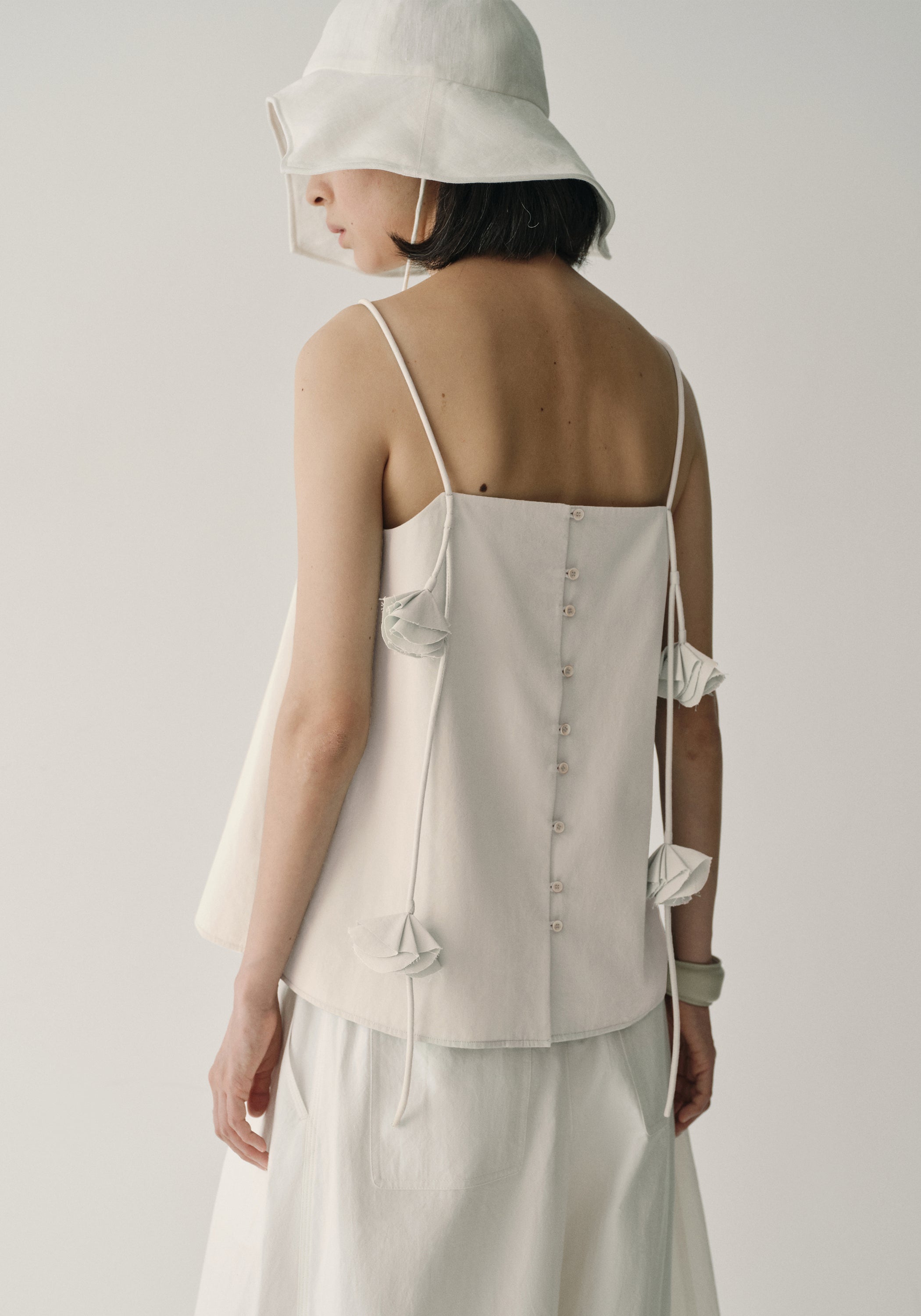 #color_off white