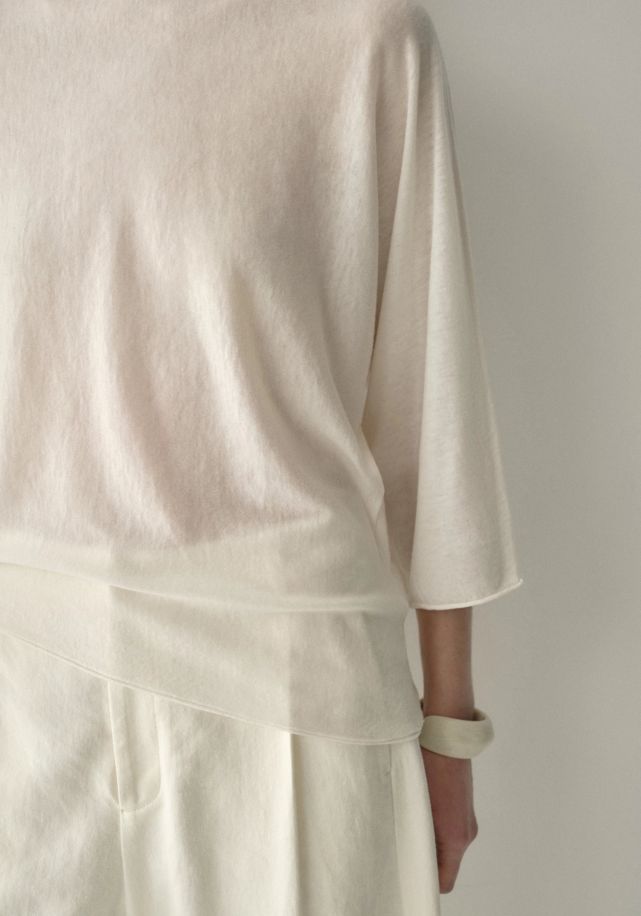 #color_cream white