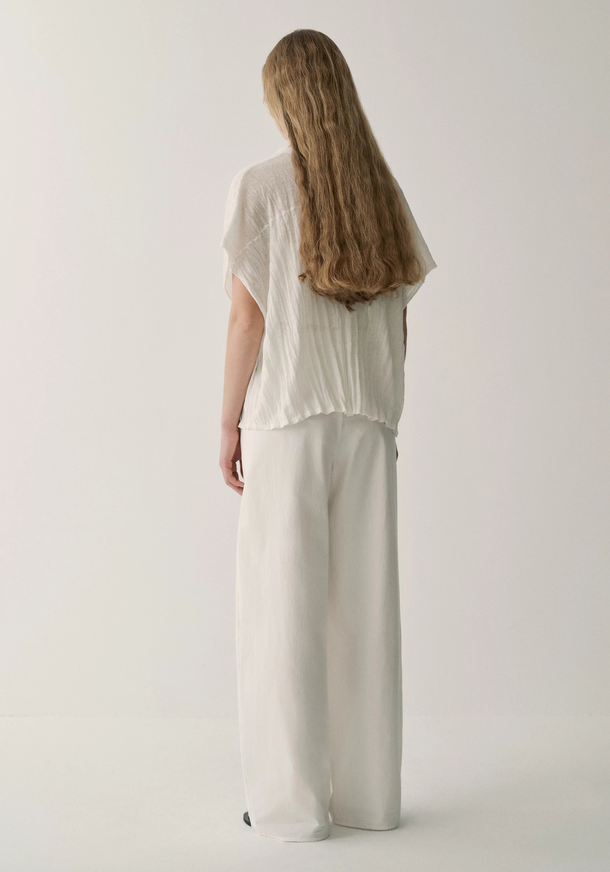#color_off white