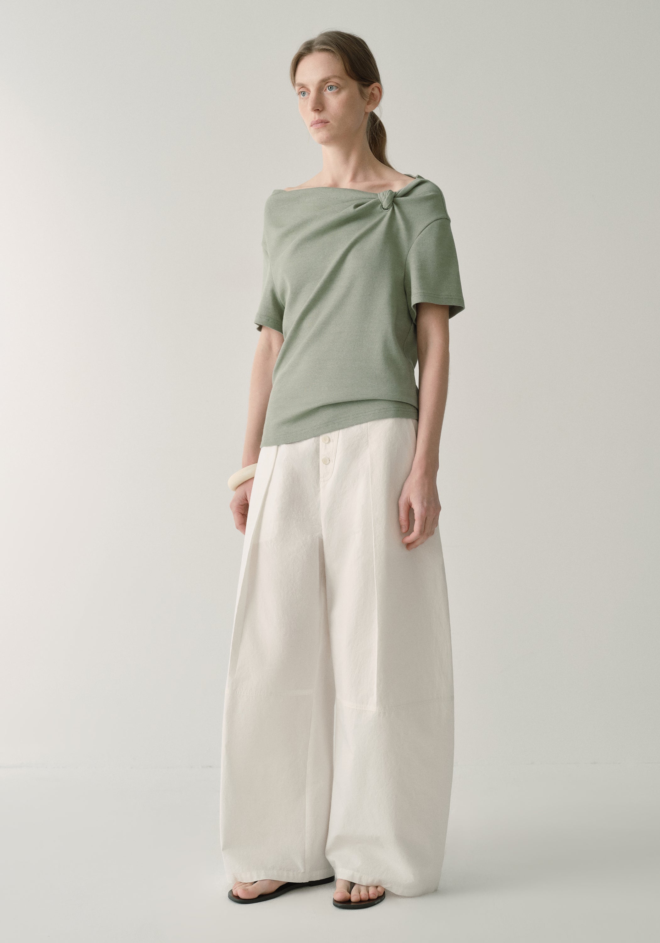 #color_off white