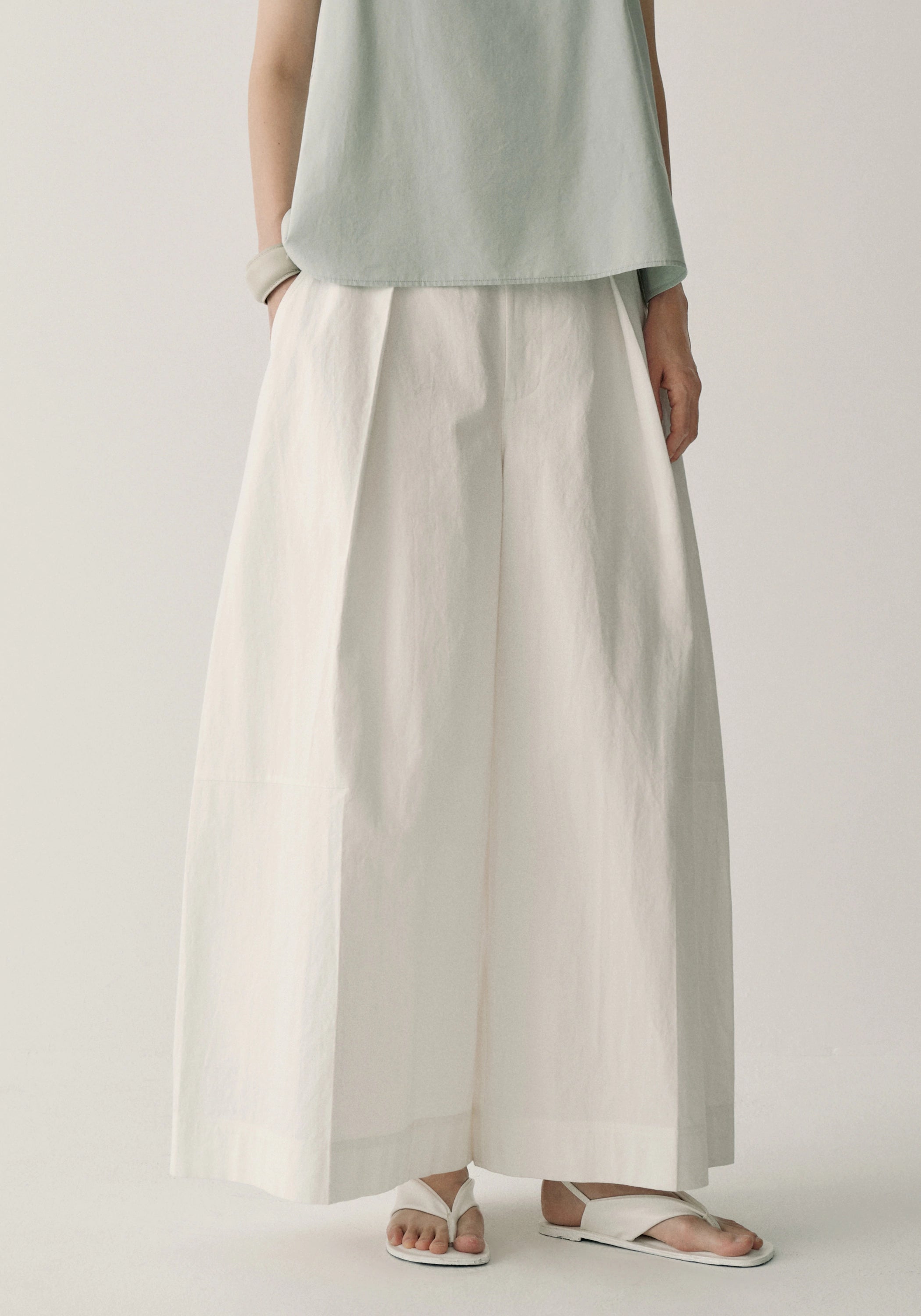 #color_off white