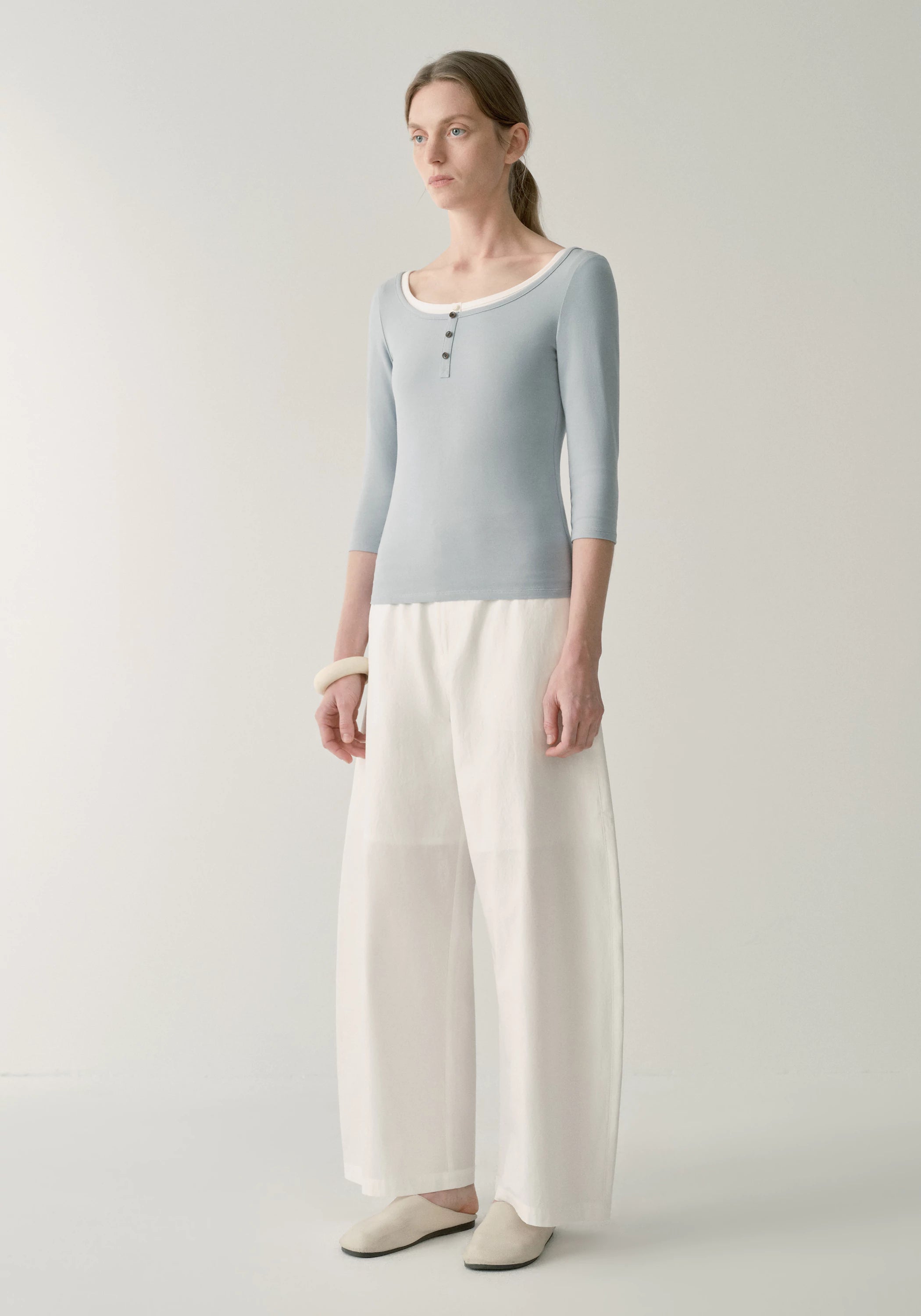 #color_off white
