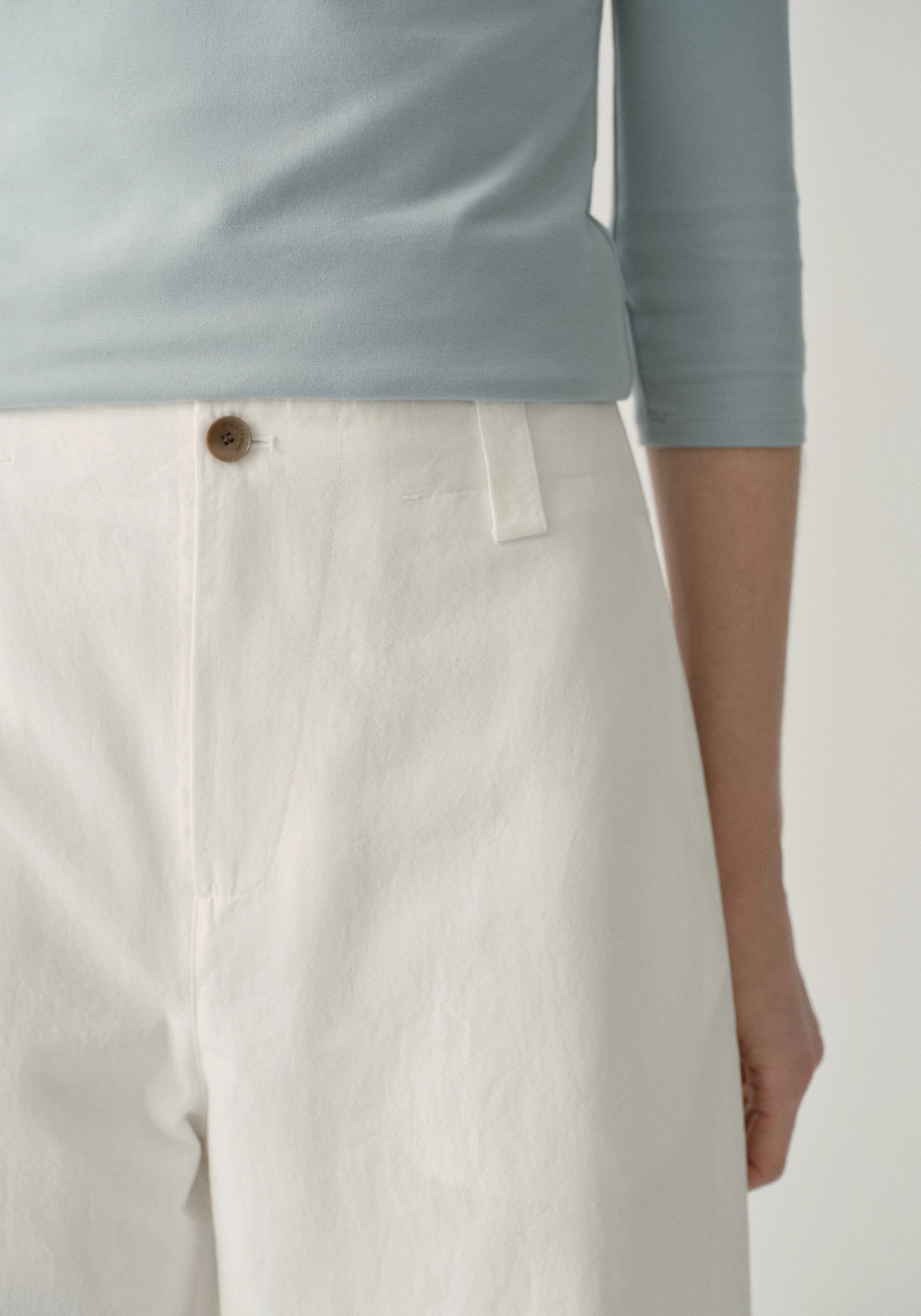 #color_off white