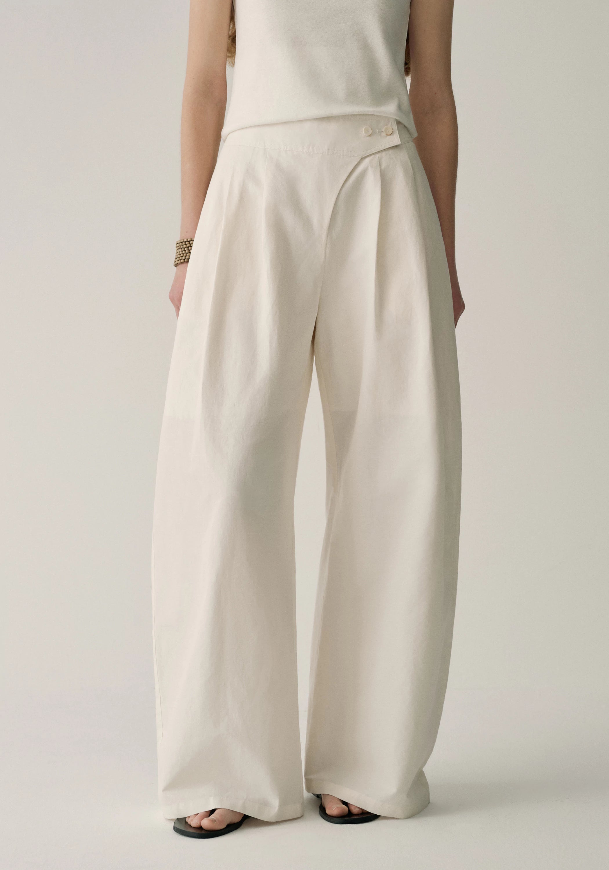 #color_off white