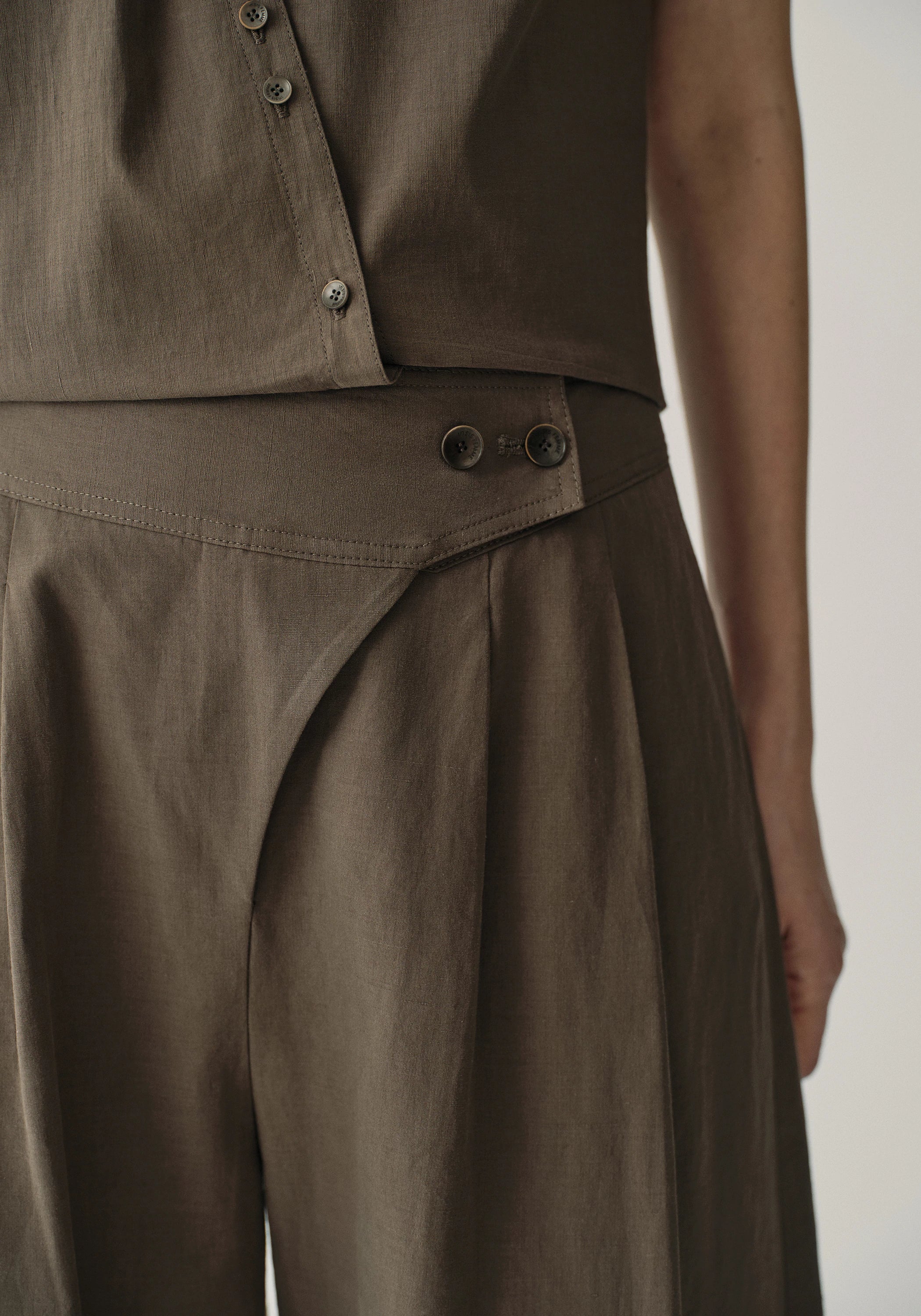 #color_olive brown