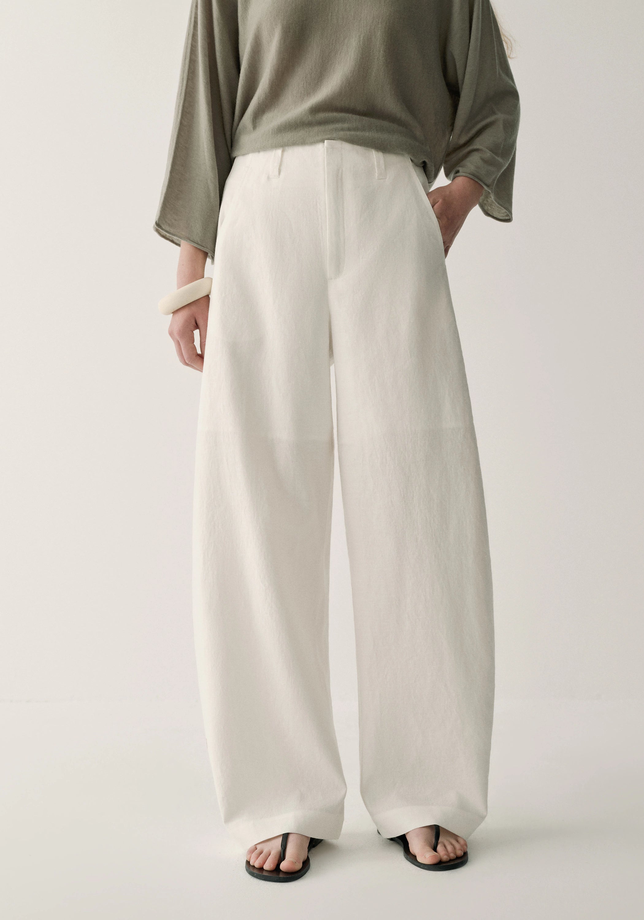 #color_off white
