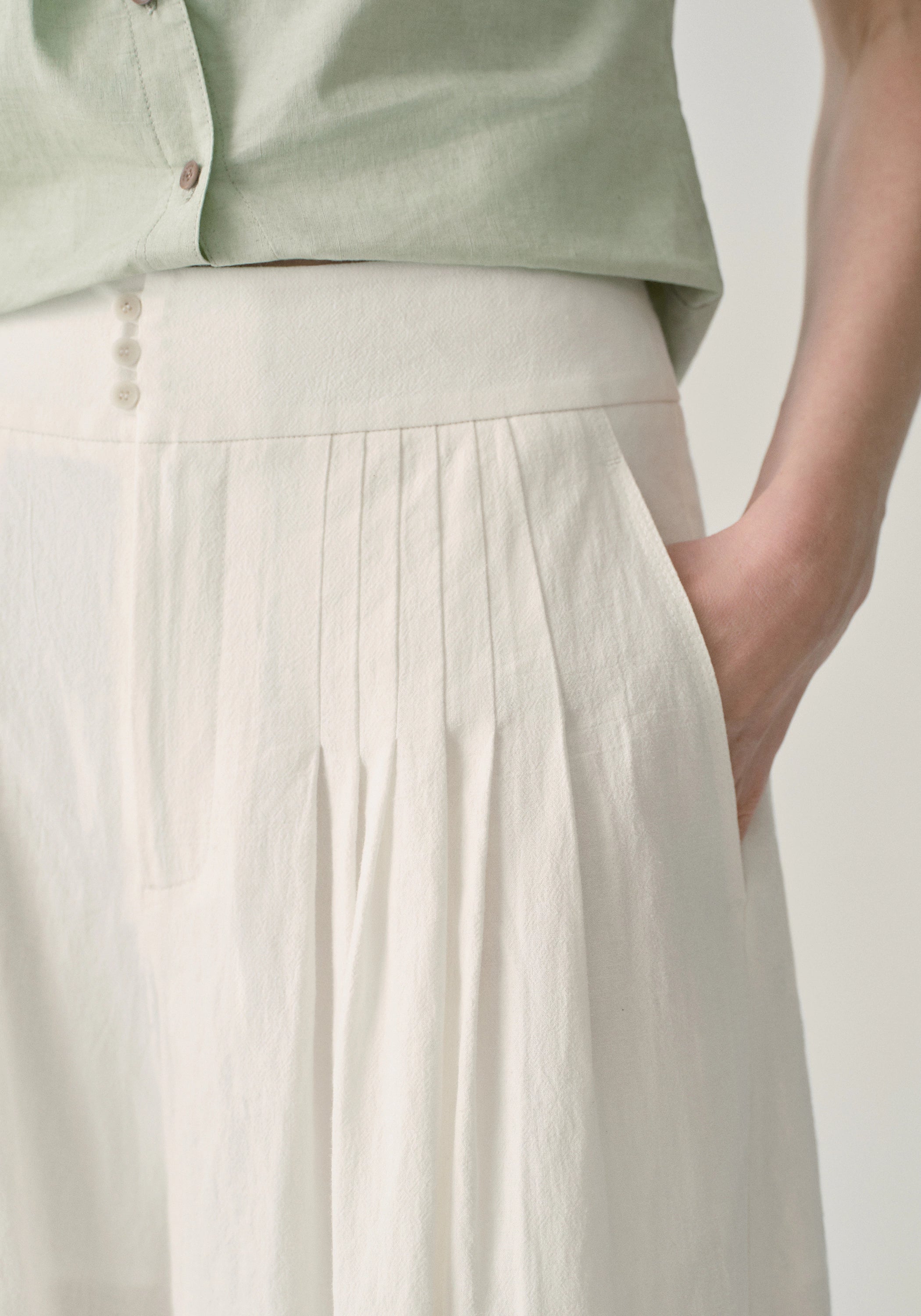 #color_off white