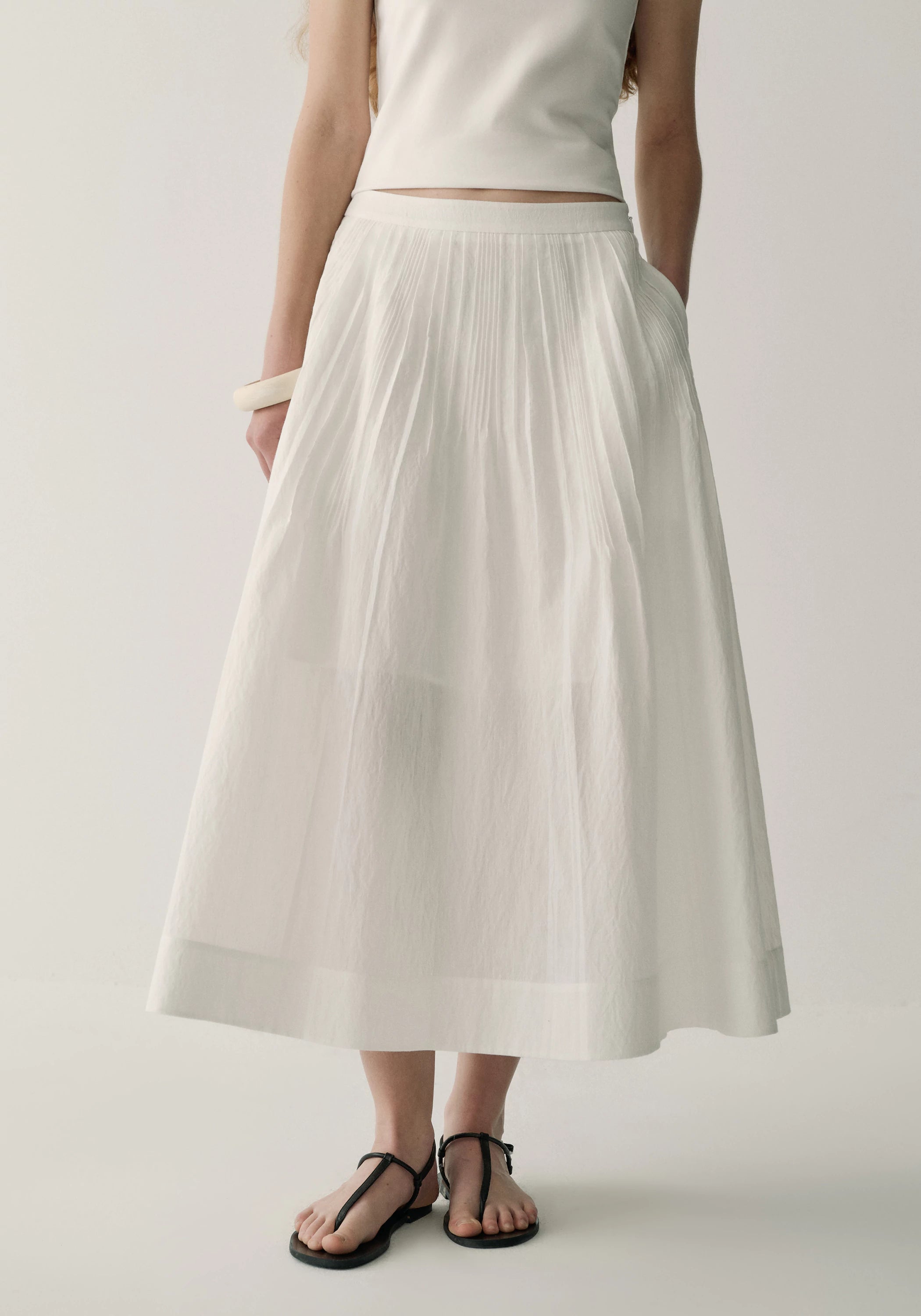 #color_off white