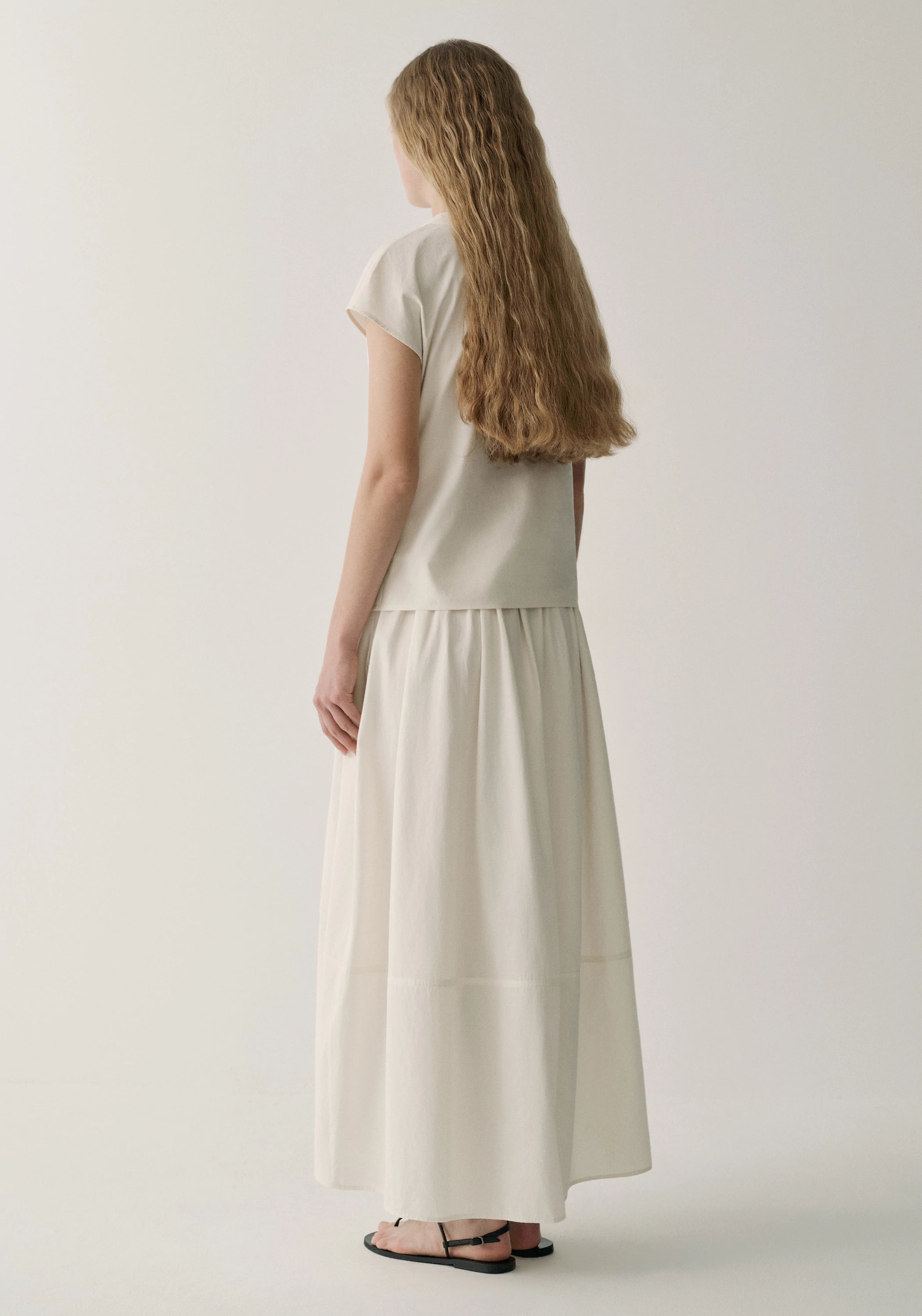 #color_off white