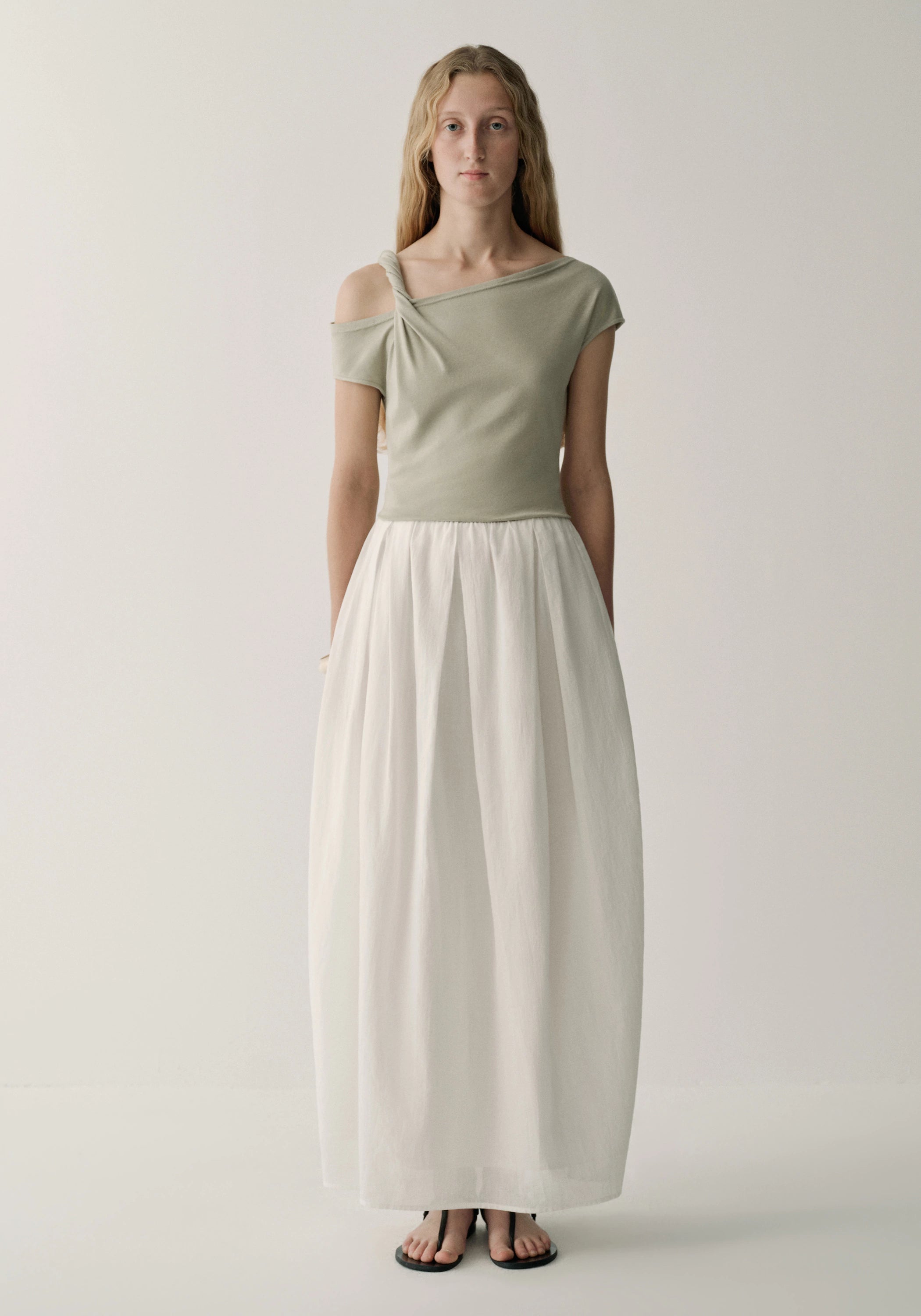 #color_off white