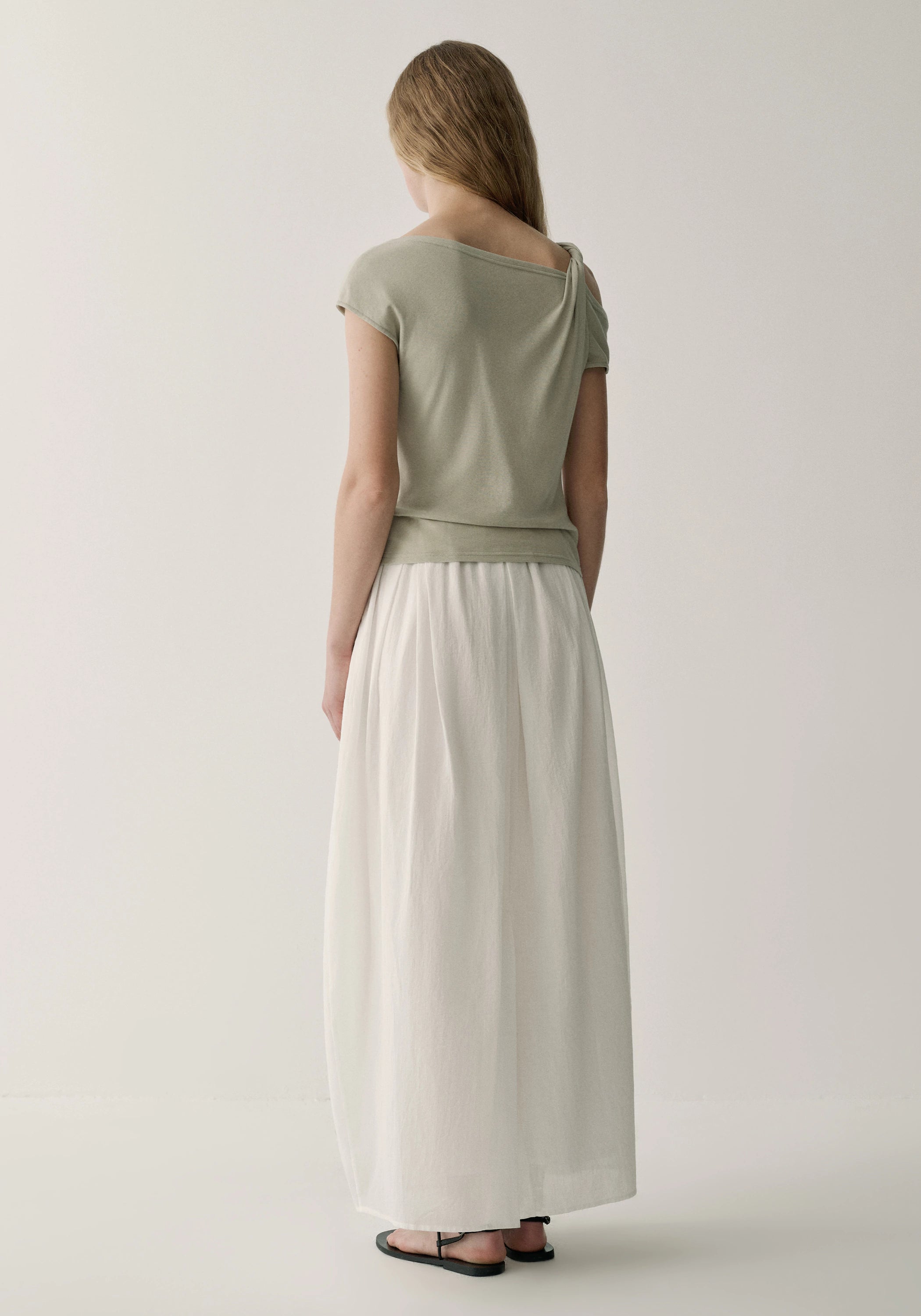 #color_off white