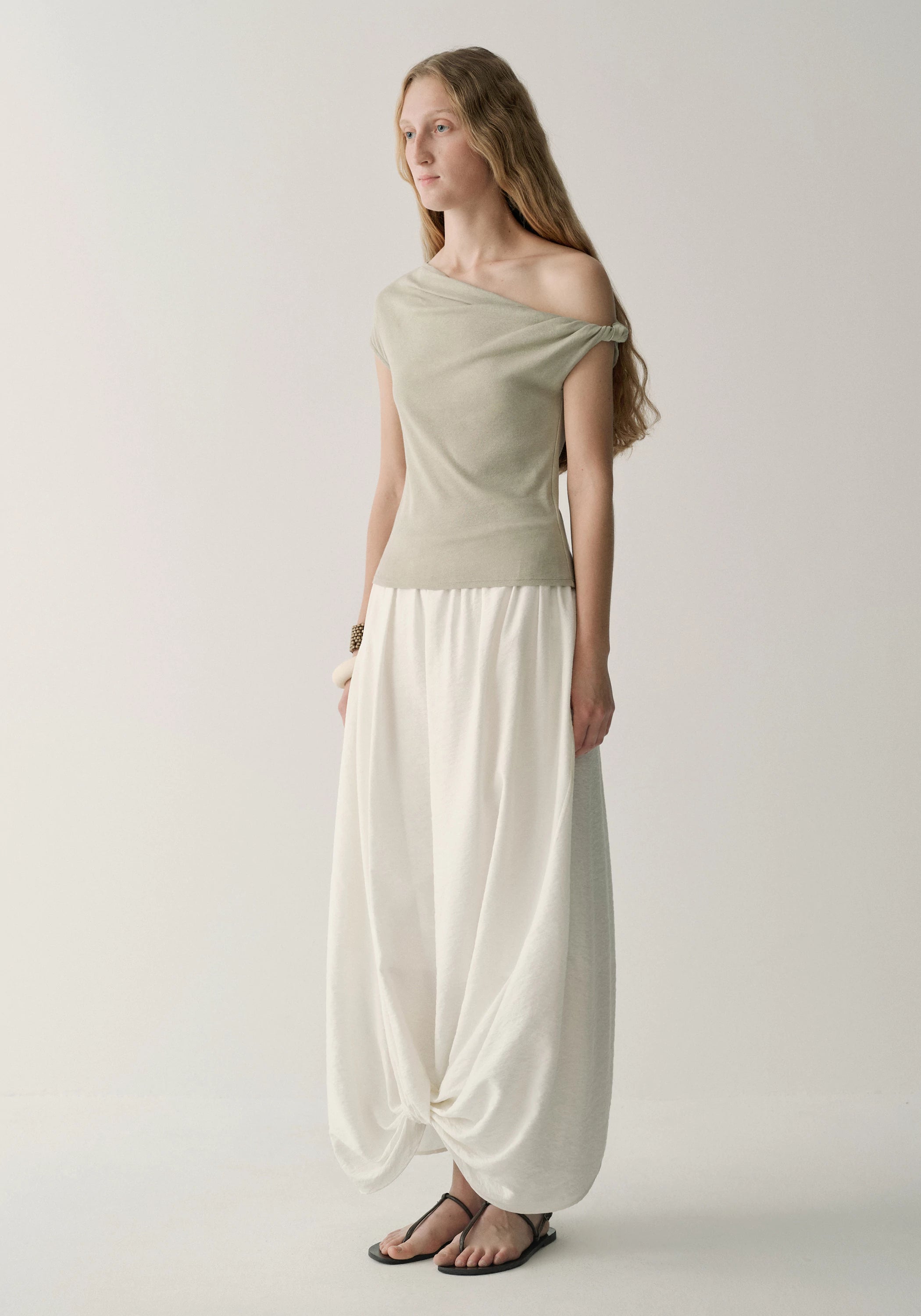 #color_off white