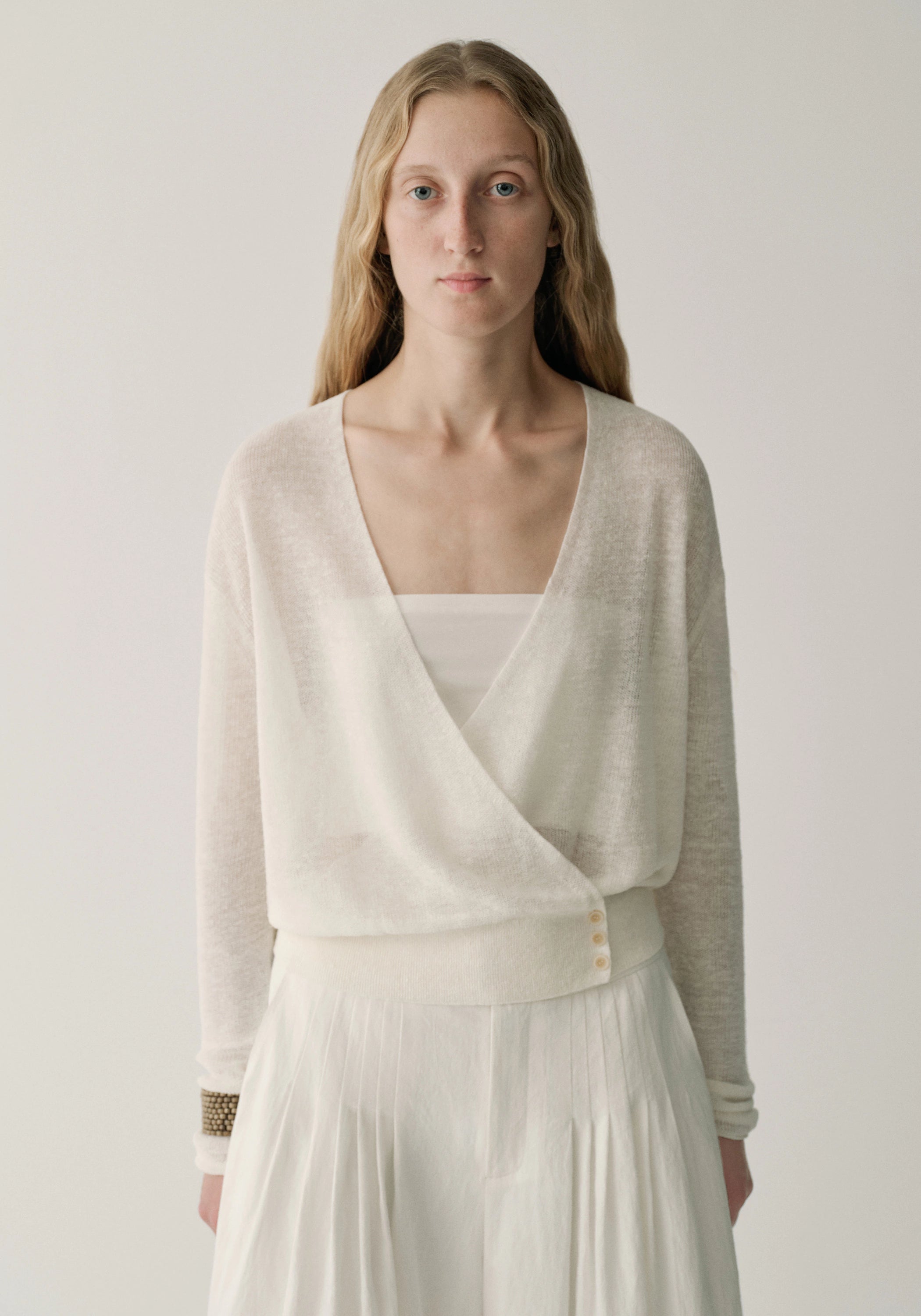 #color_off white