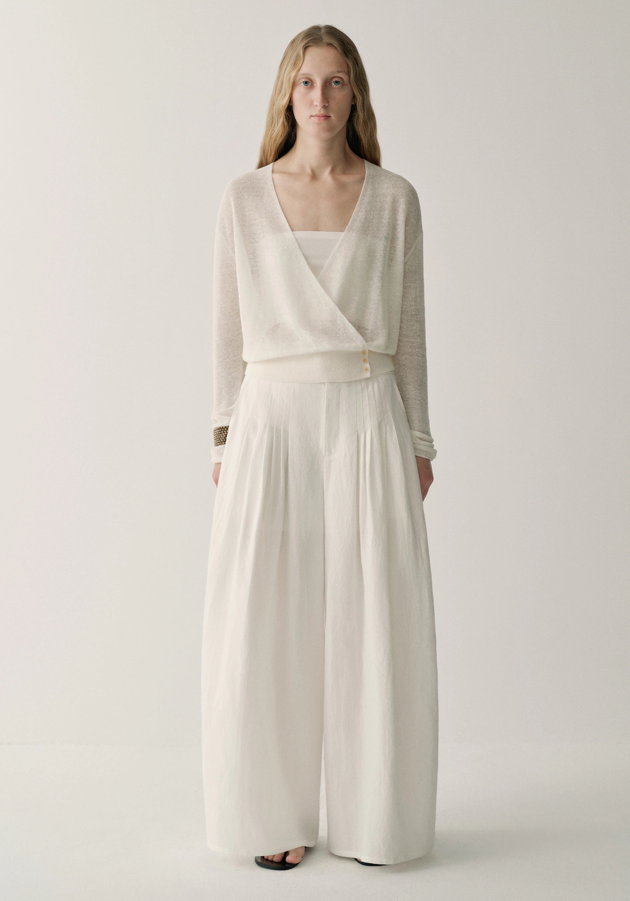 #color_off white