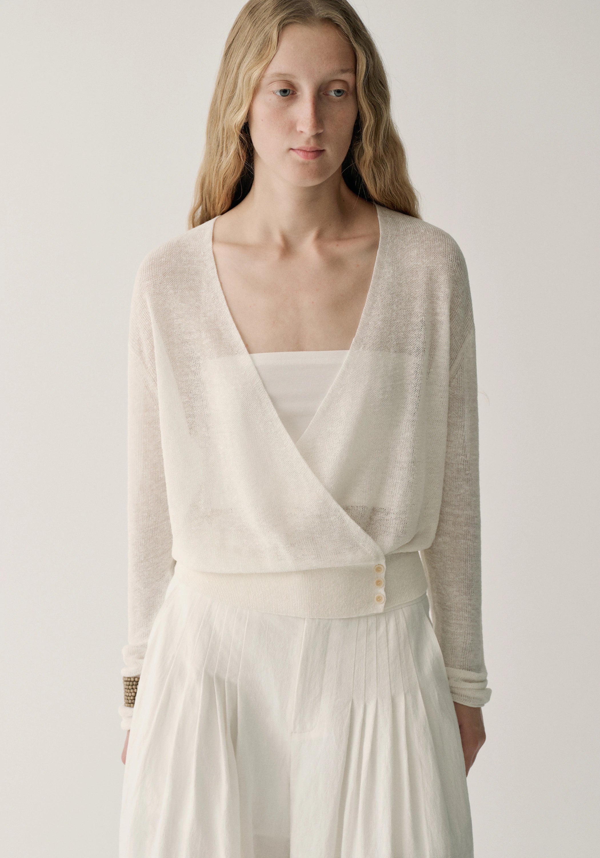 #color_off white