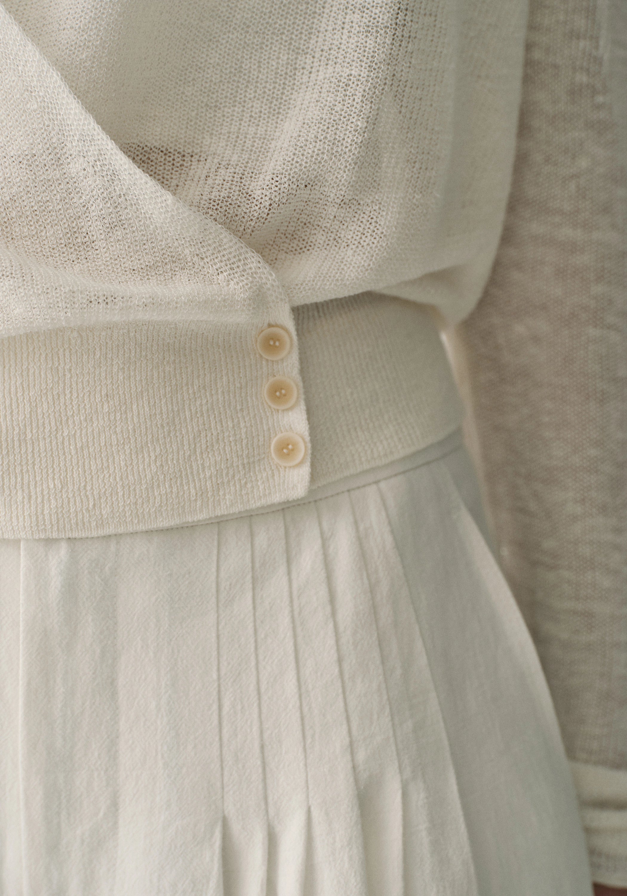 #color_off white