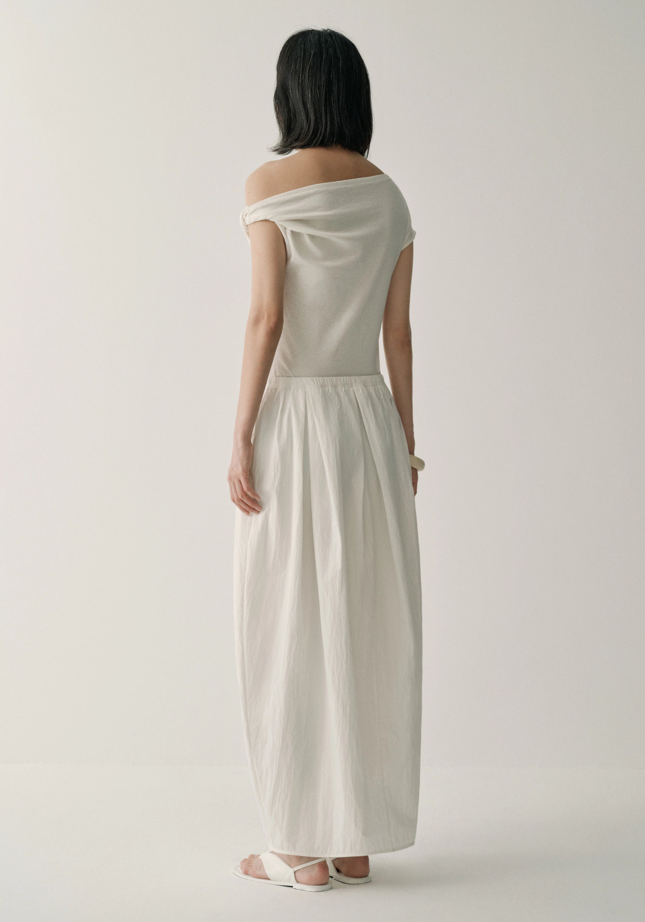 #color_off white
