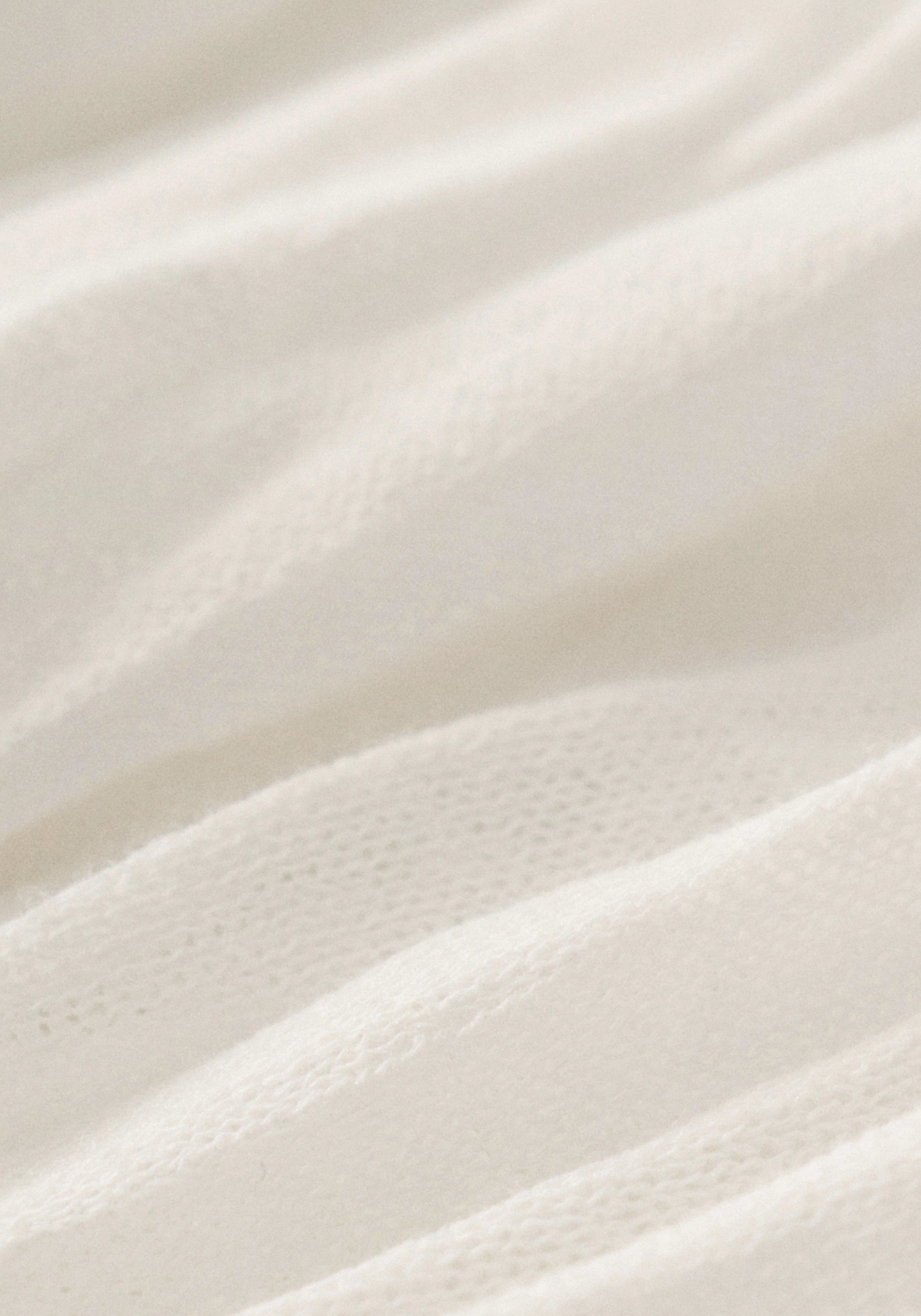 #color_off white