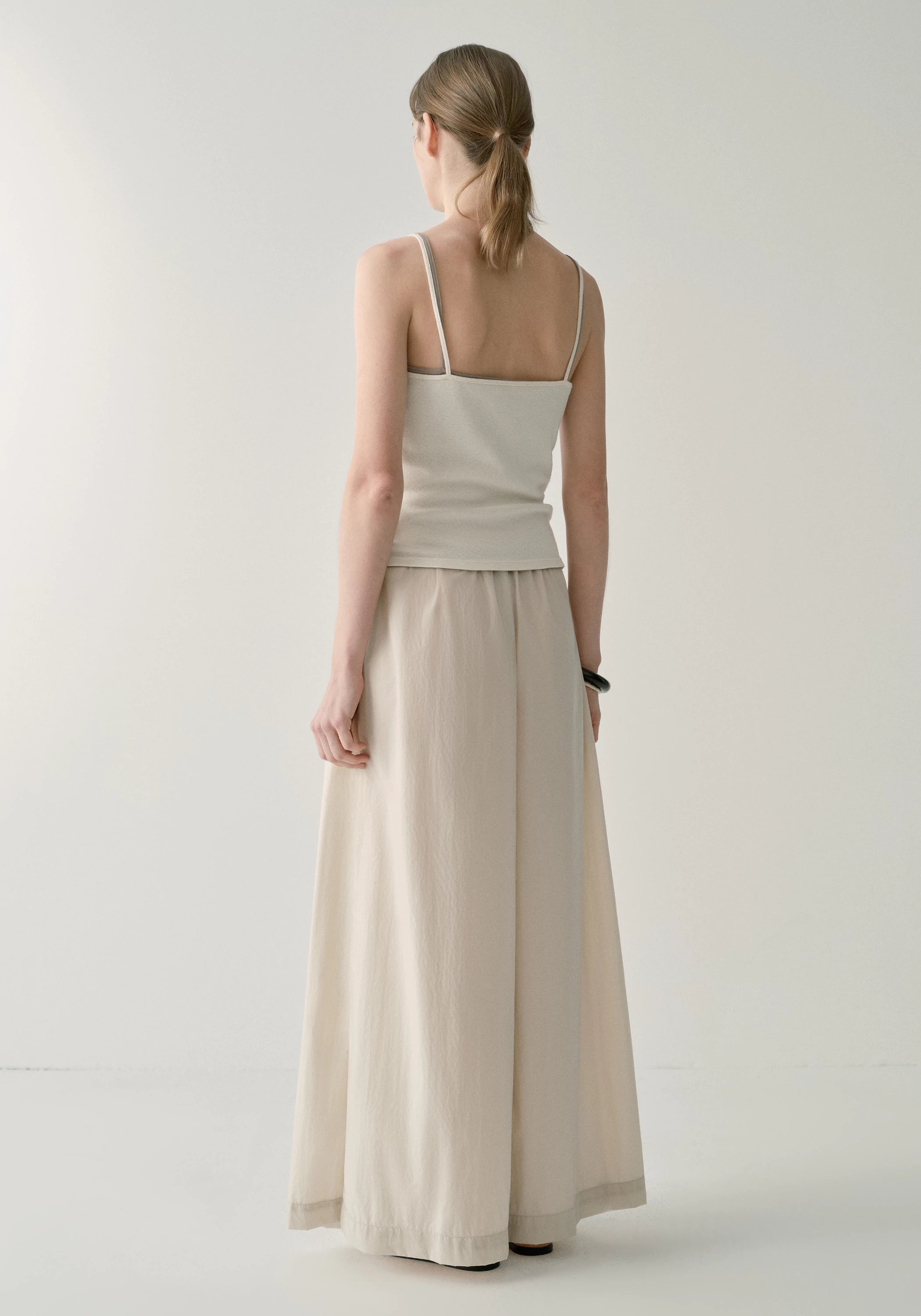 #color_cream white