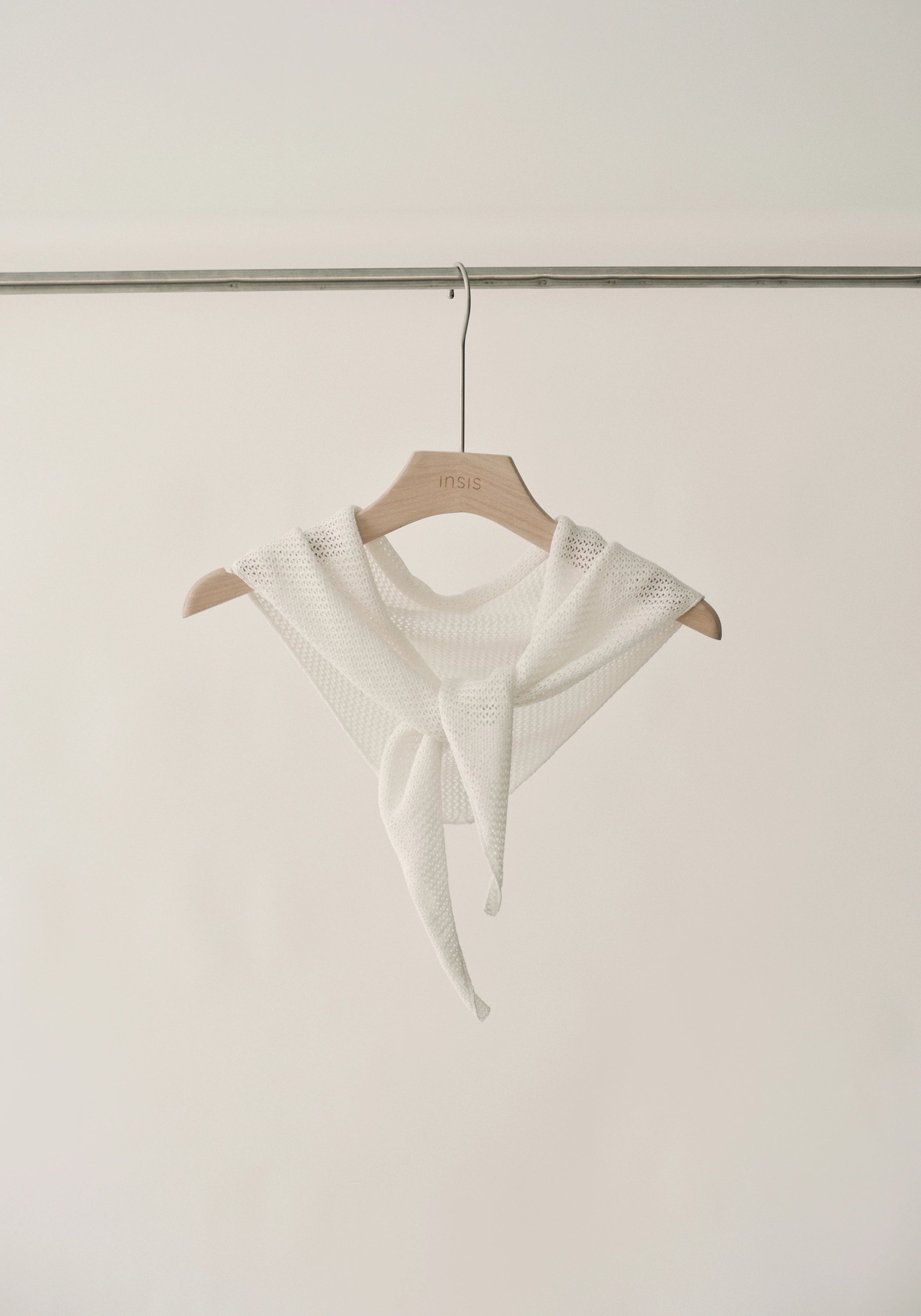 #color_off white