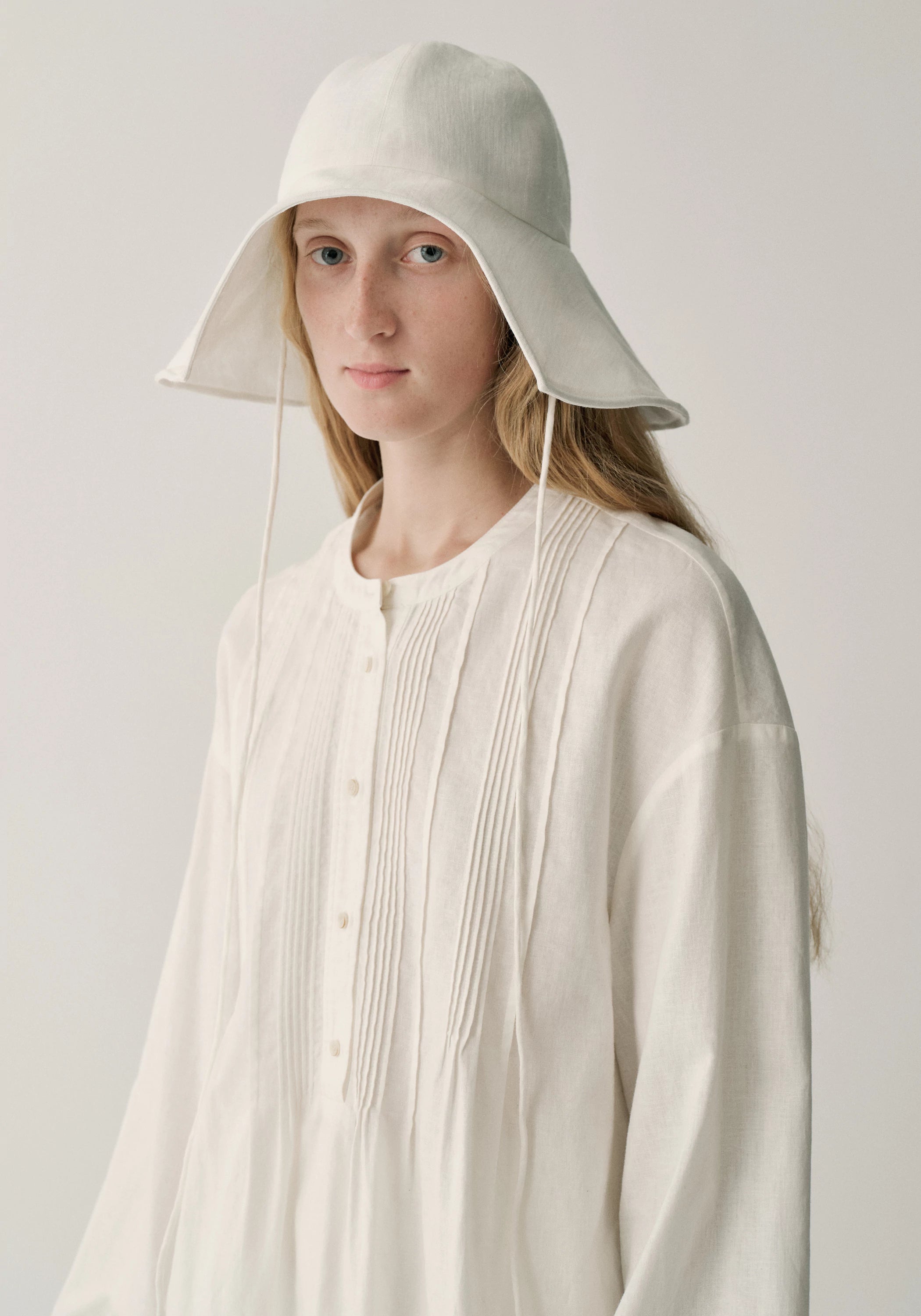 #color_off white