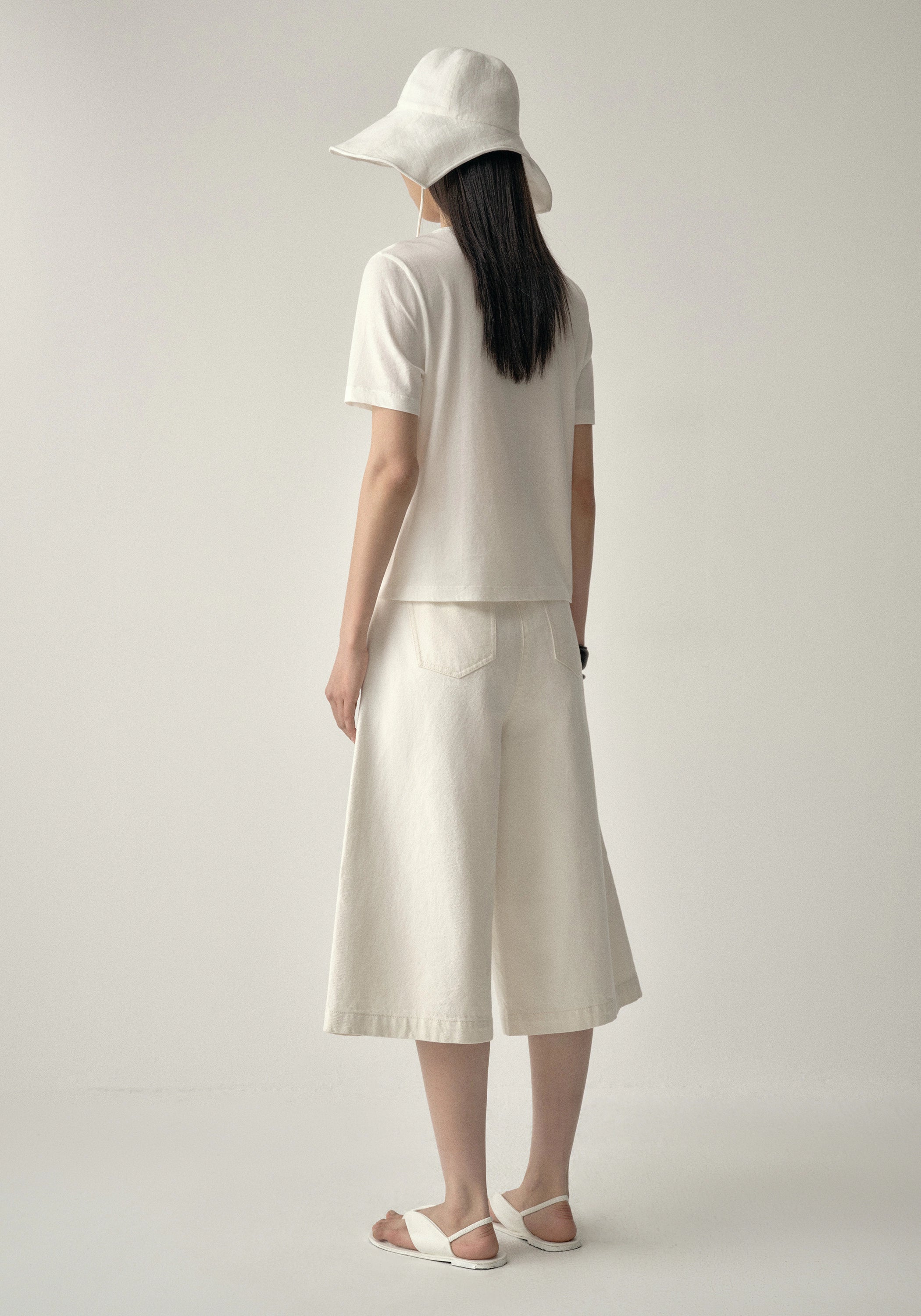 #color_off white