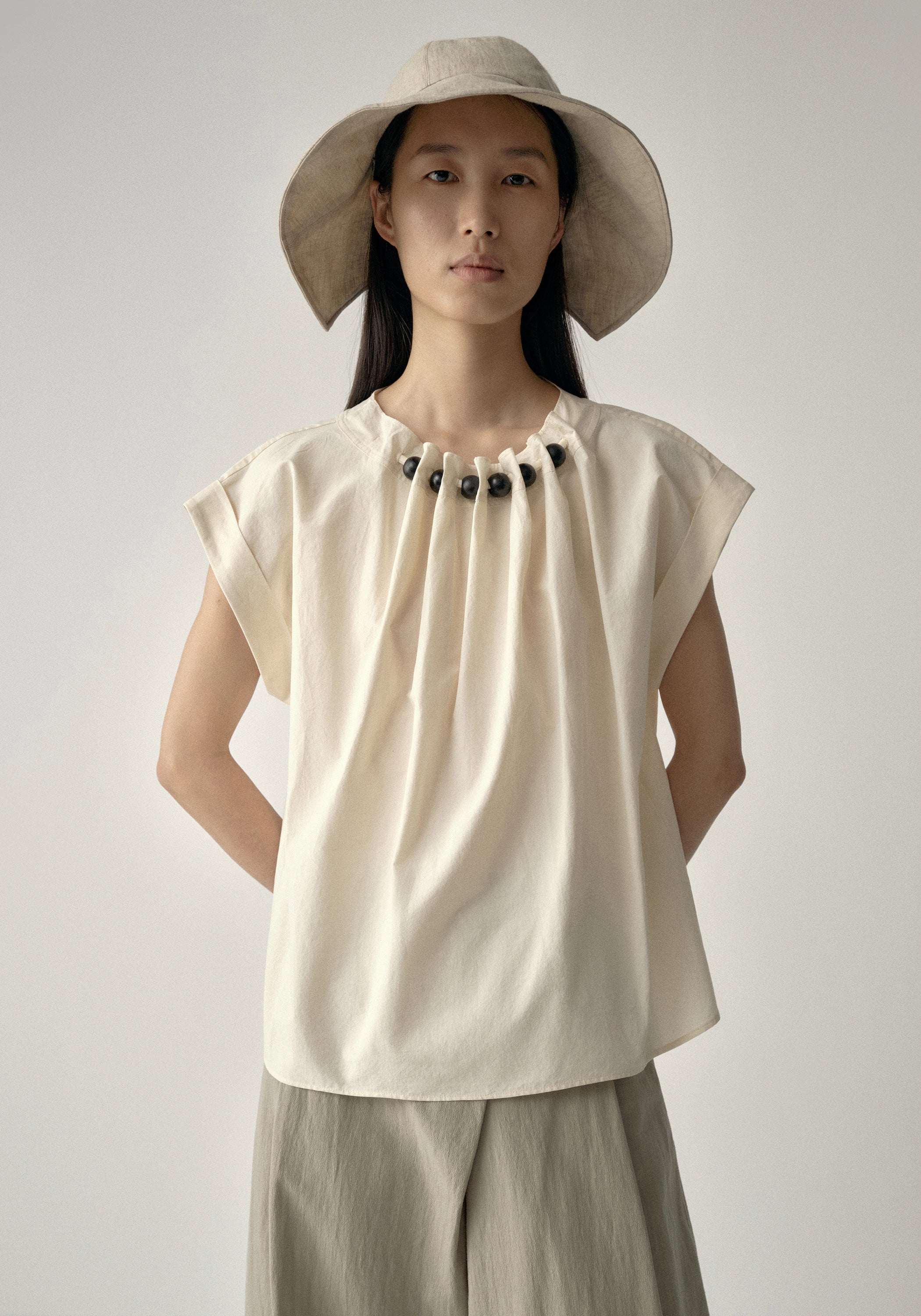 #color_cream white