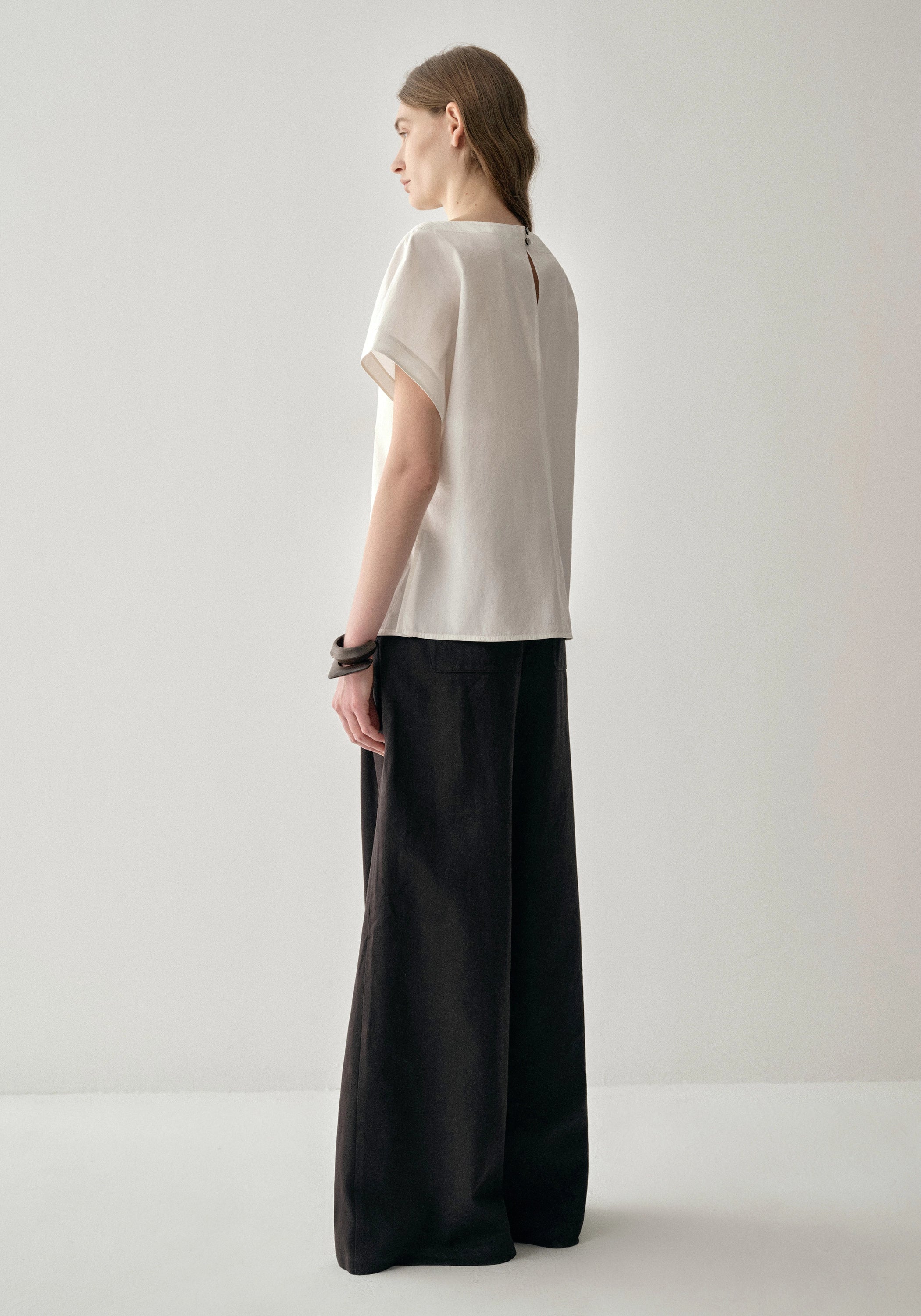 #color_off white