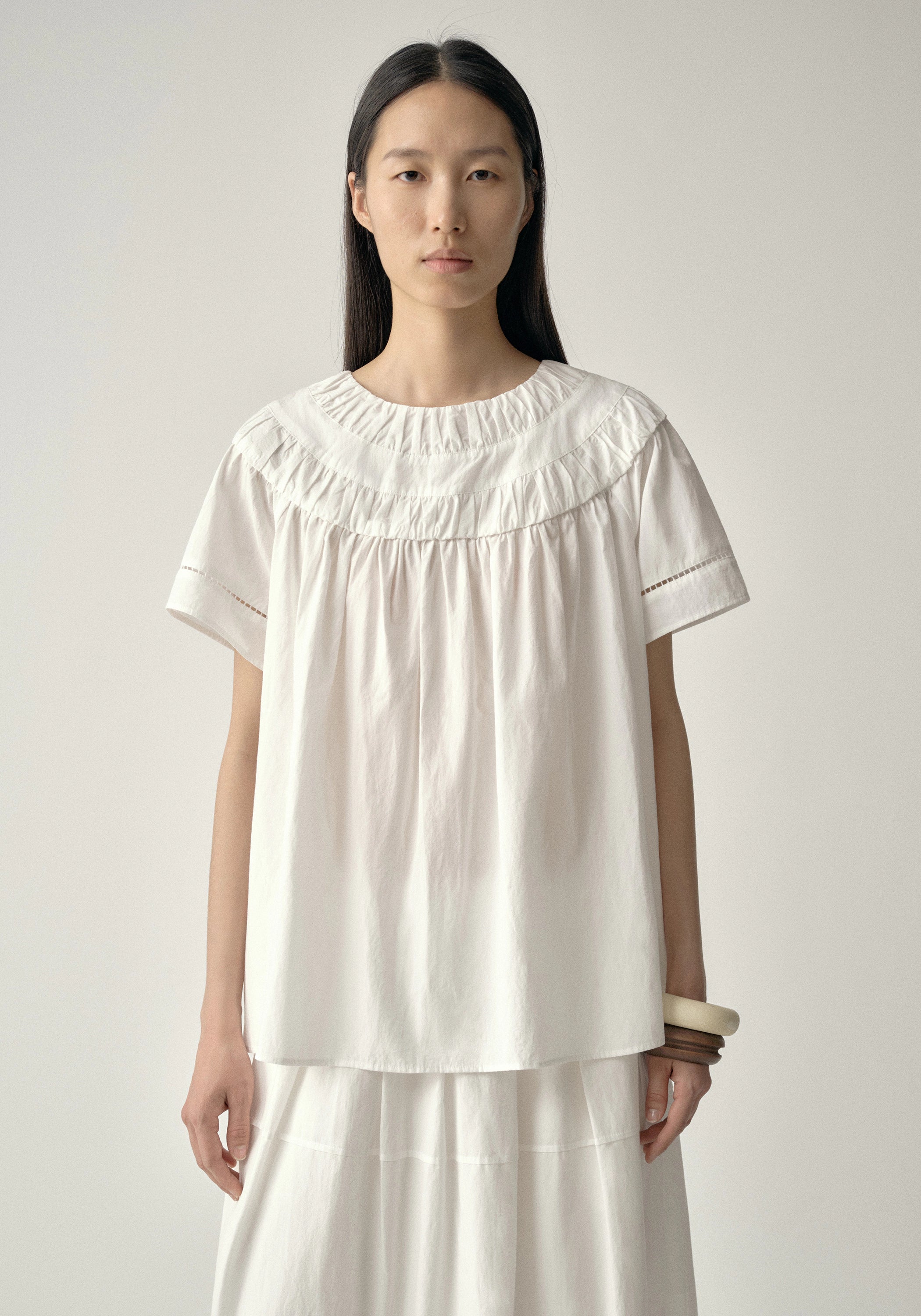#color_off white