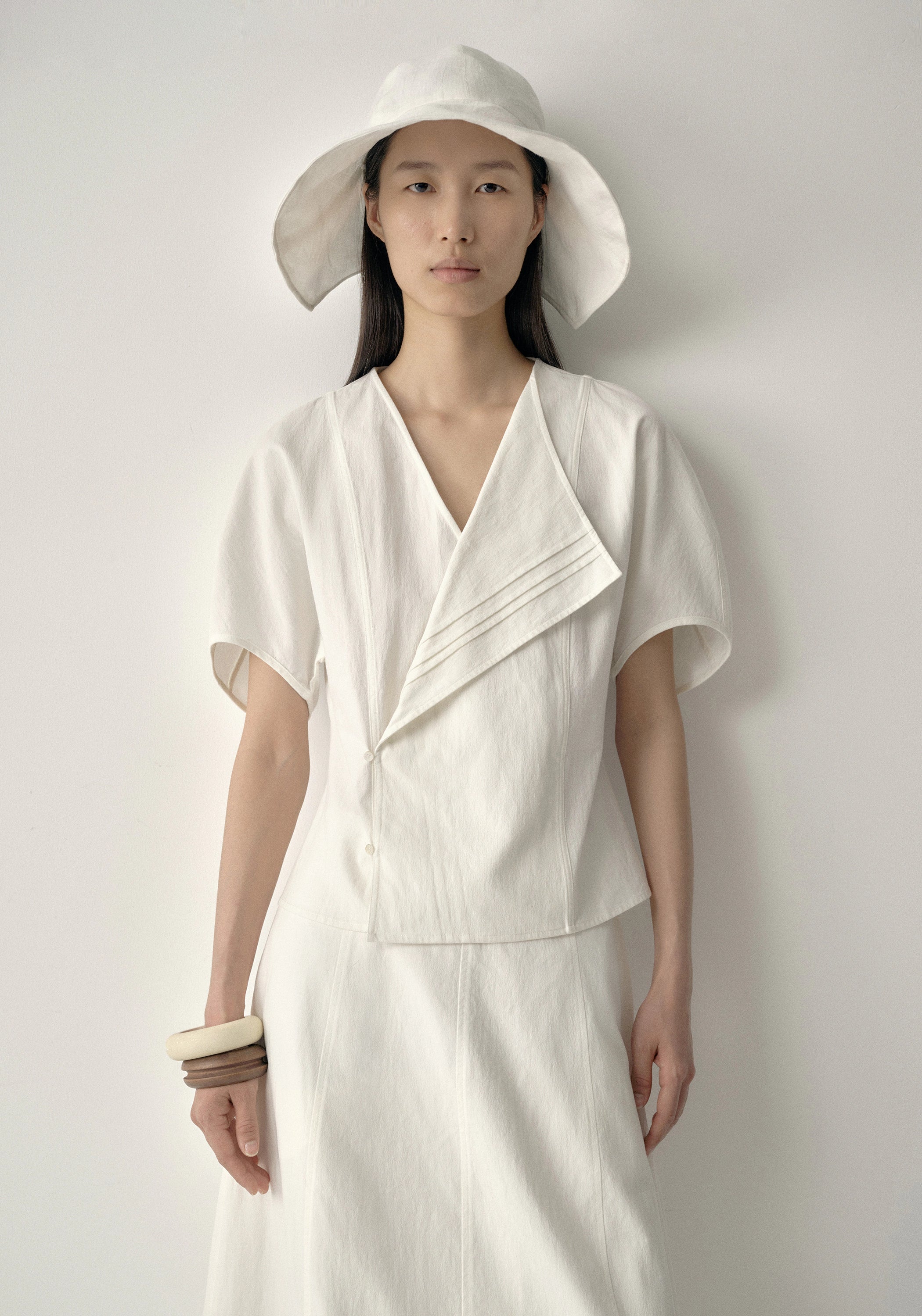 #color_off white