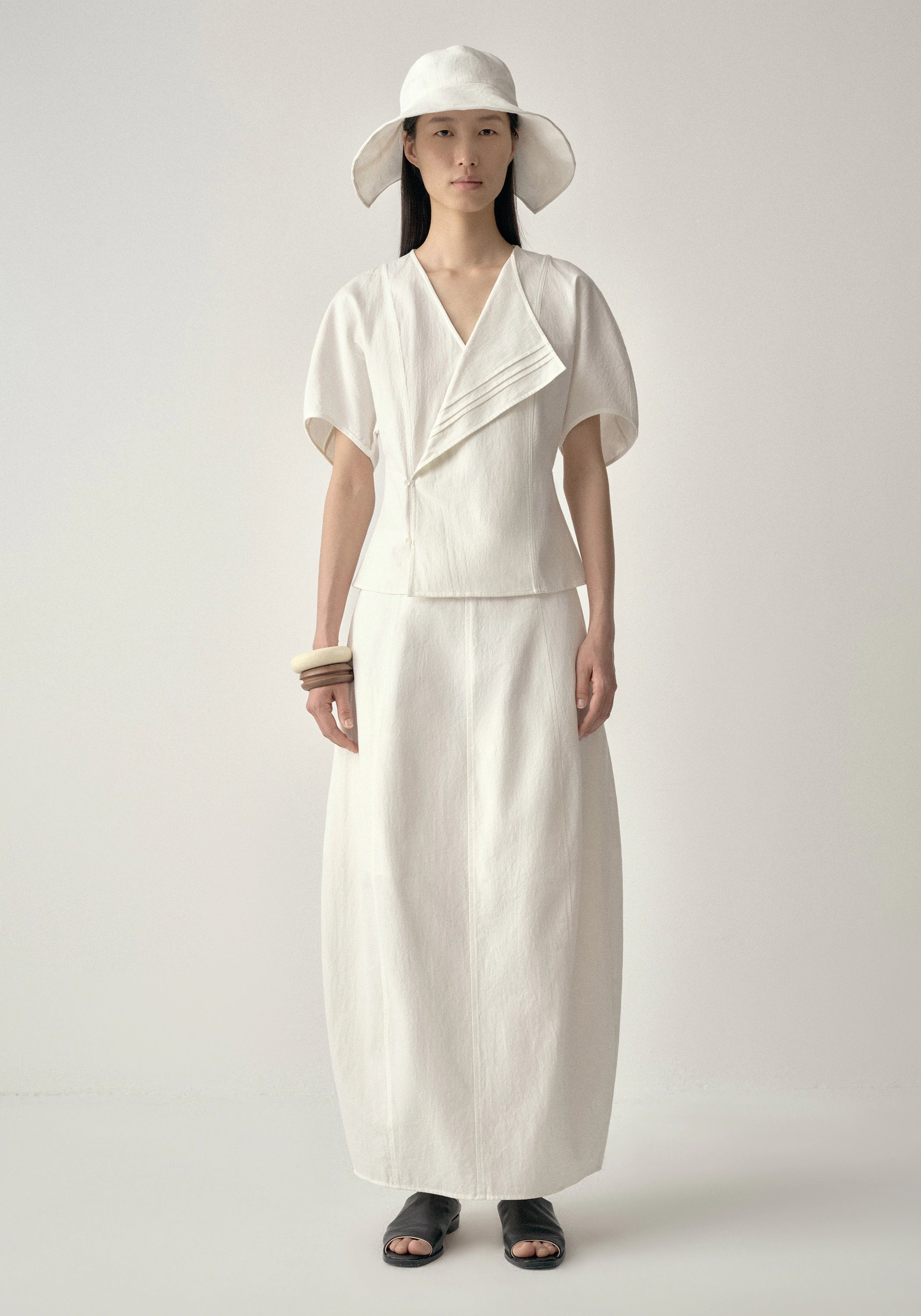 #color_off white